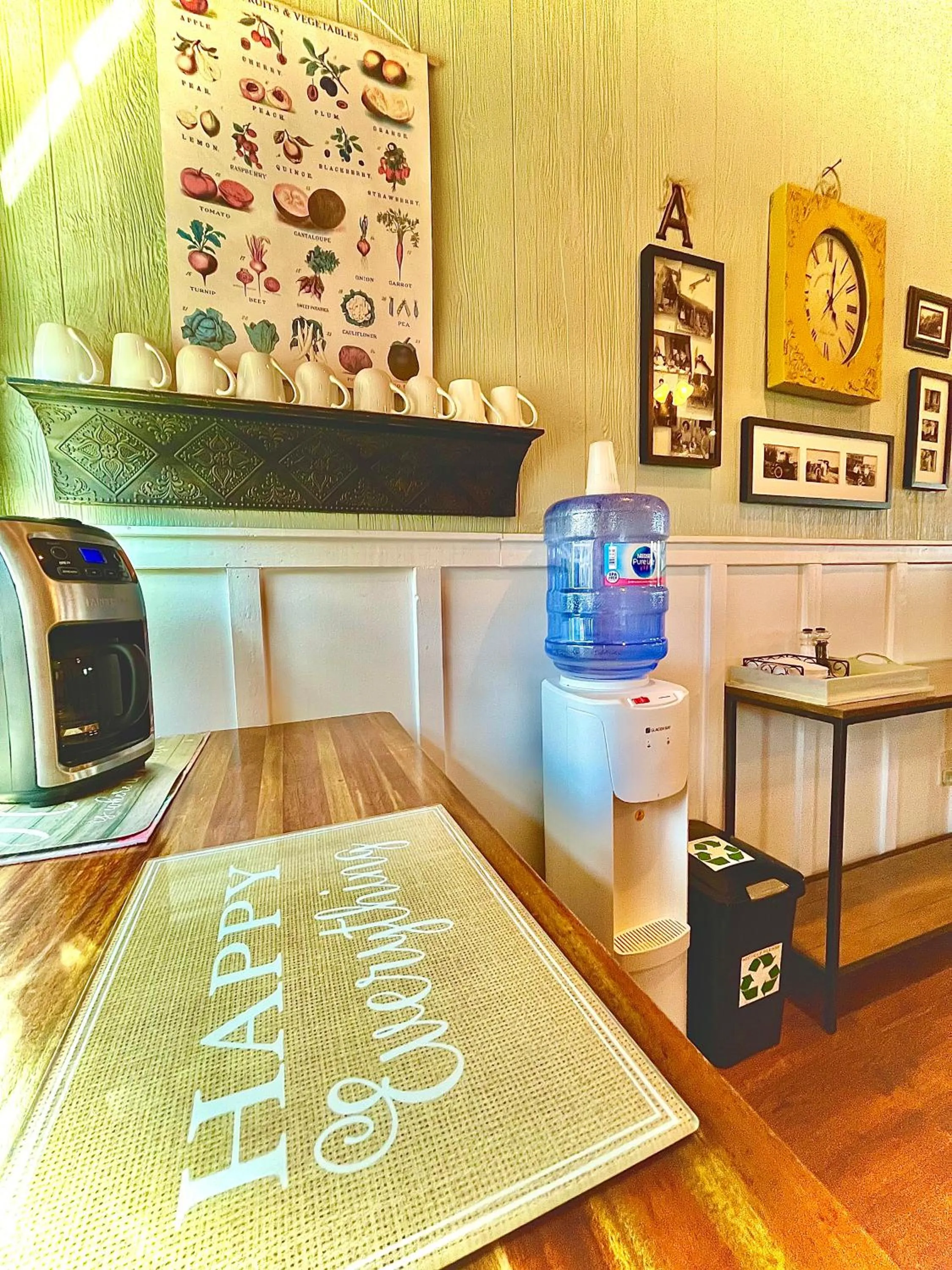 Coffee/tea facilities in The Alexander at Creek Road