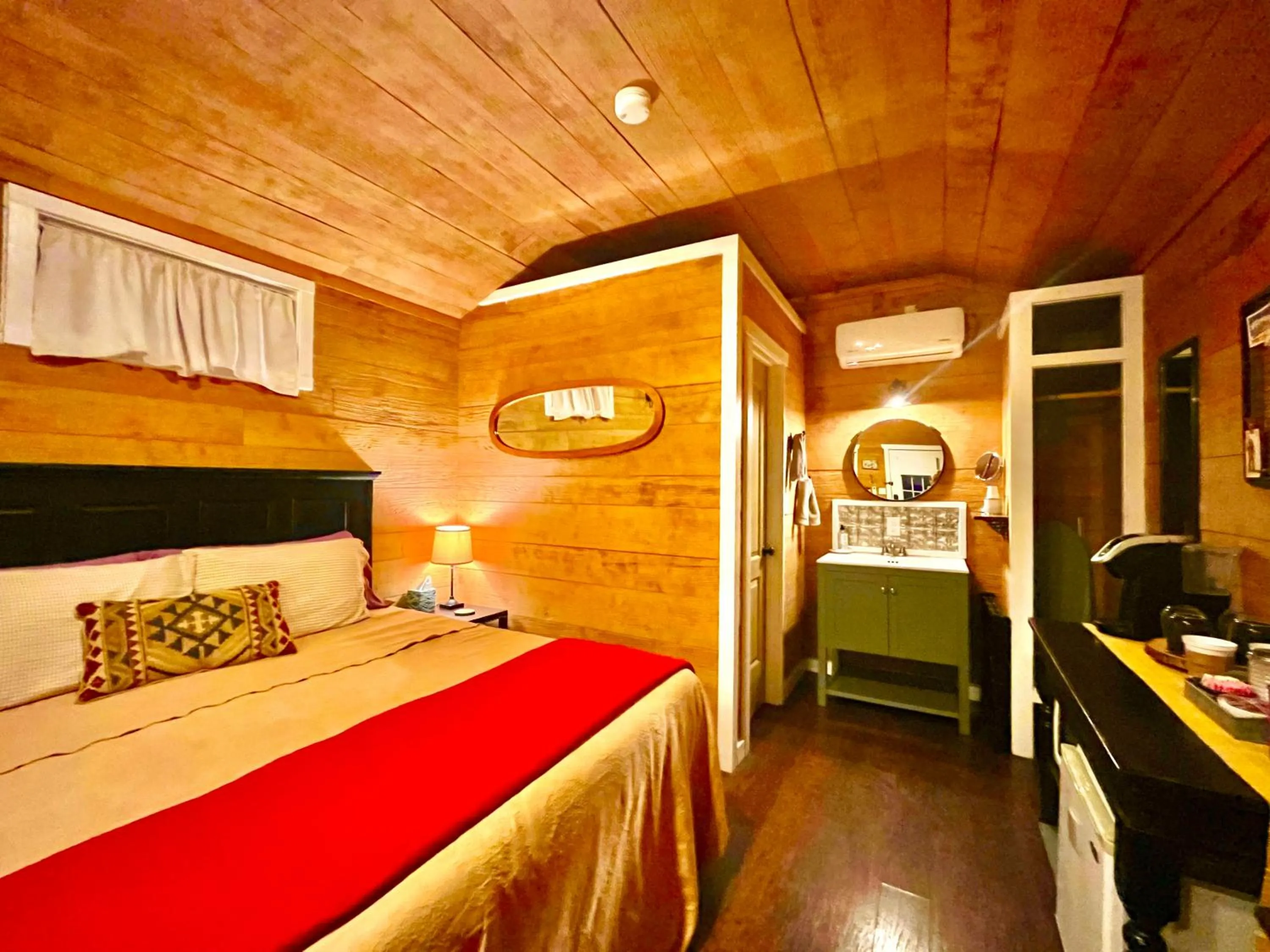 Bed in The Alexander at Creek Road