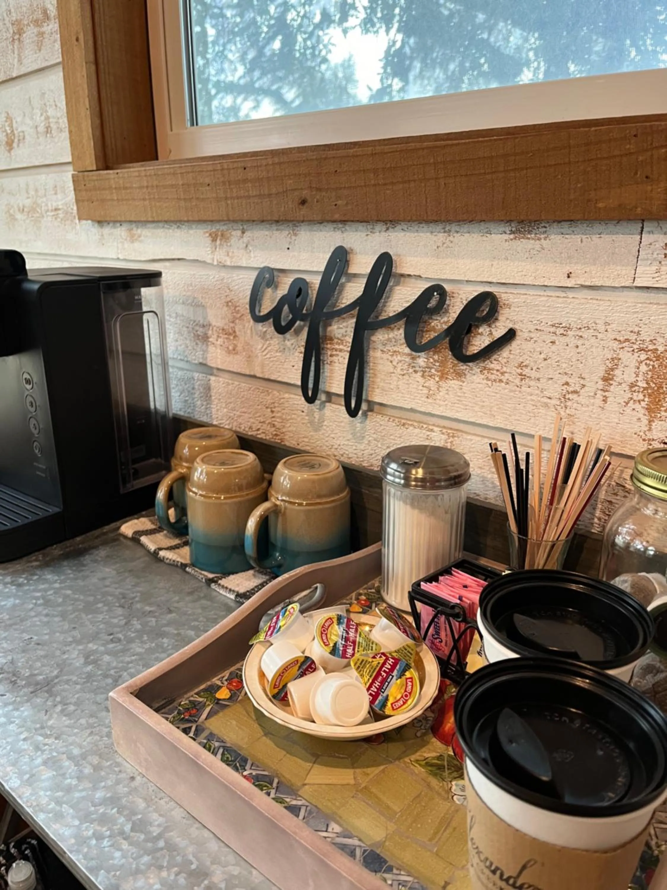 Coffee/tea facilities in The Alexander at Creek Road