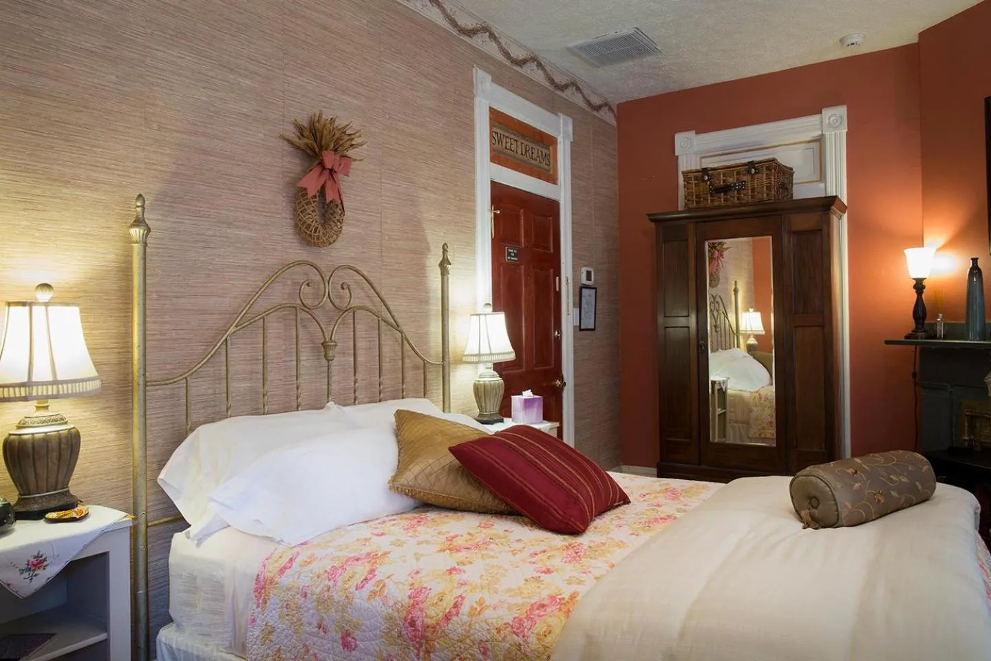 Bedroom, Bed in Magnolia House Inn