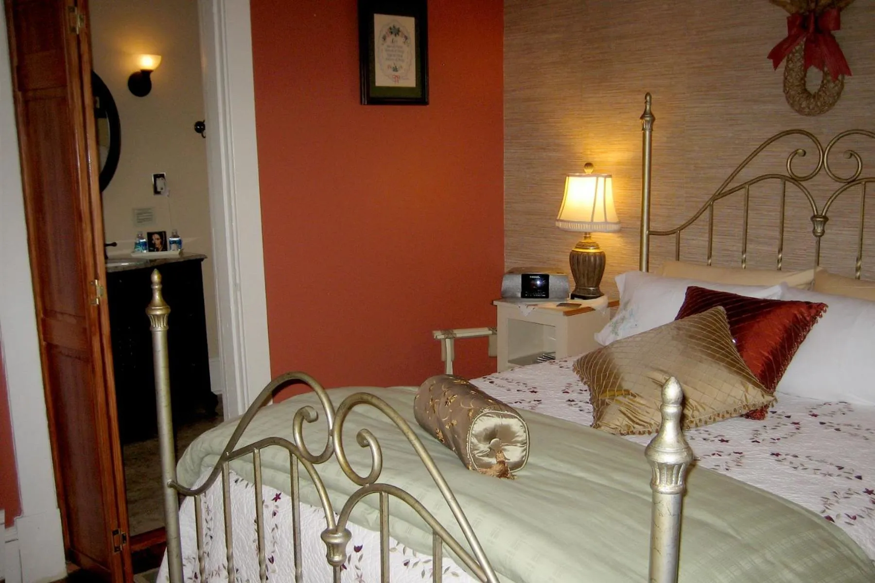 Bedroom, Bed in Magnolia House Inn