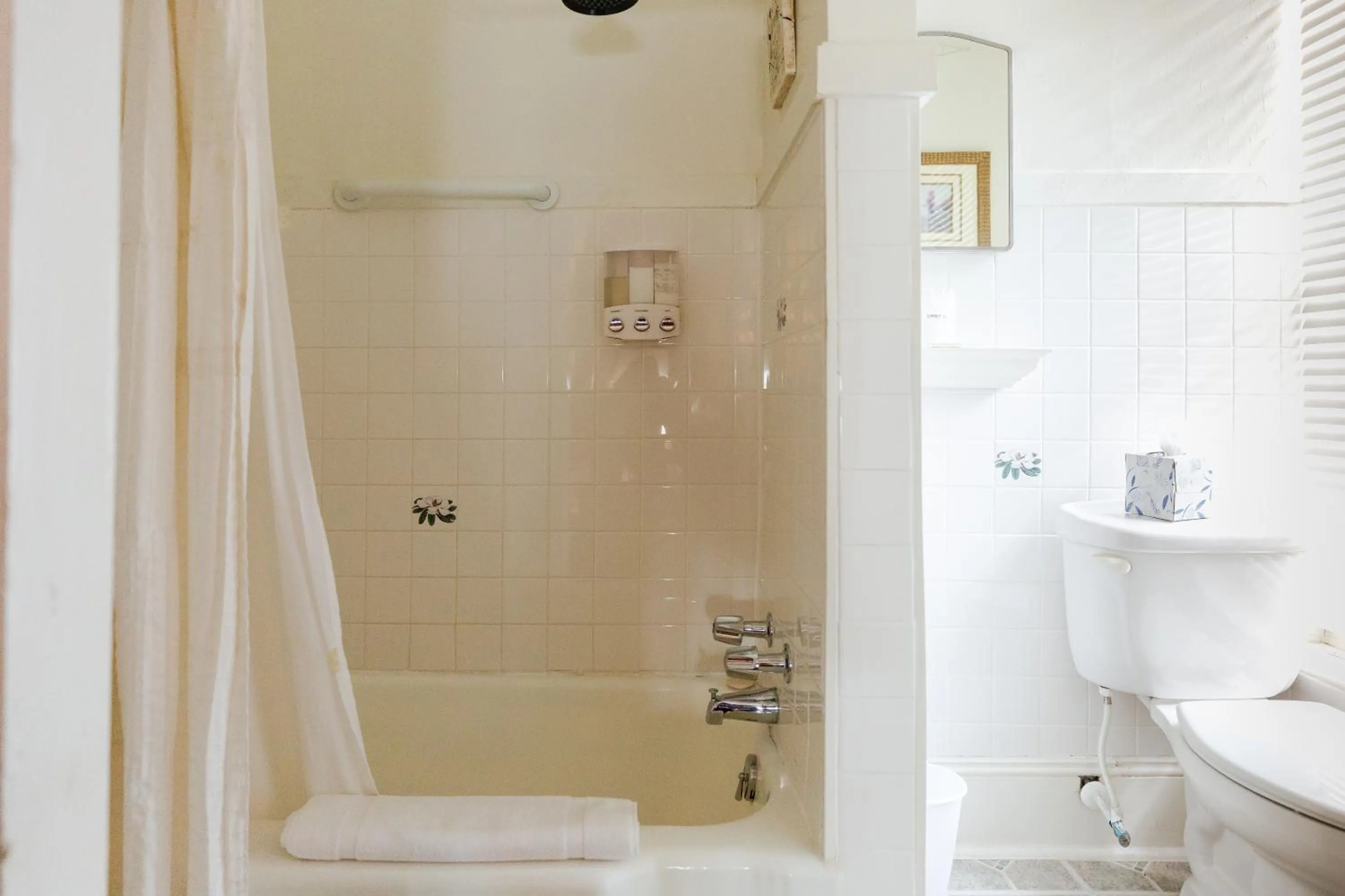 Bathroom in Magnolia House Inn