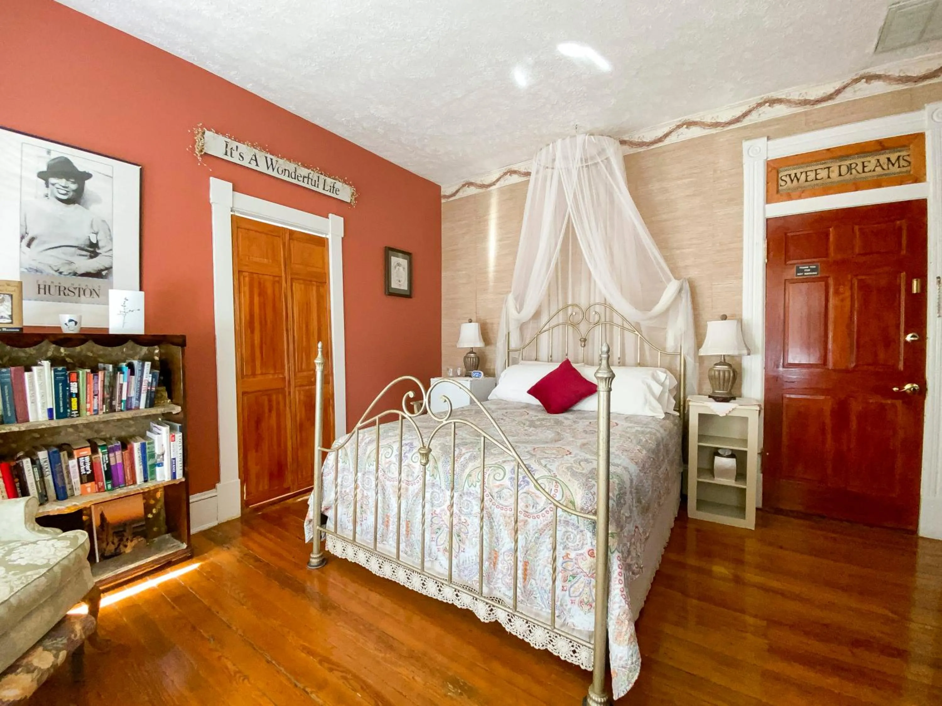 Bedroom, Bed in Magnolia House Inn