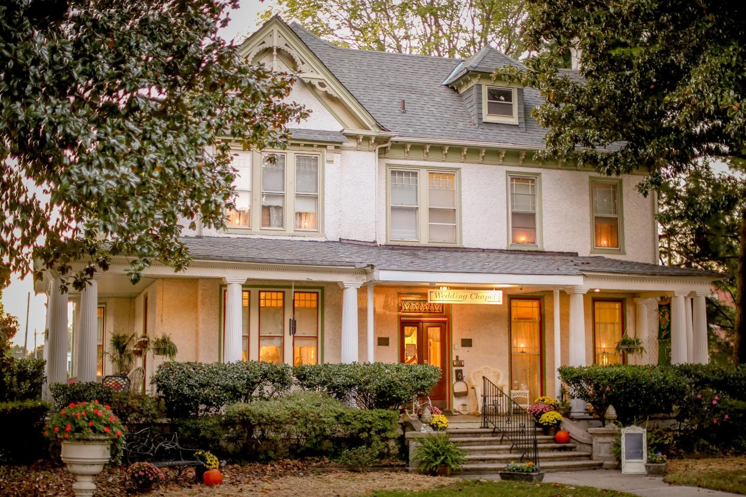 Facade/entrance in Magnolia House Inn