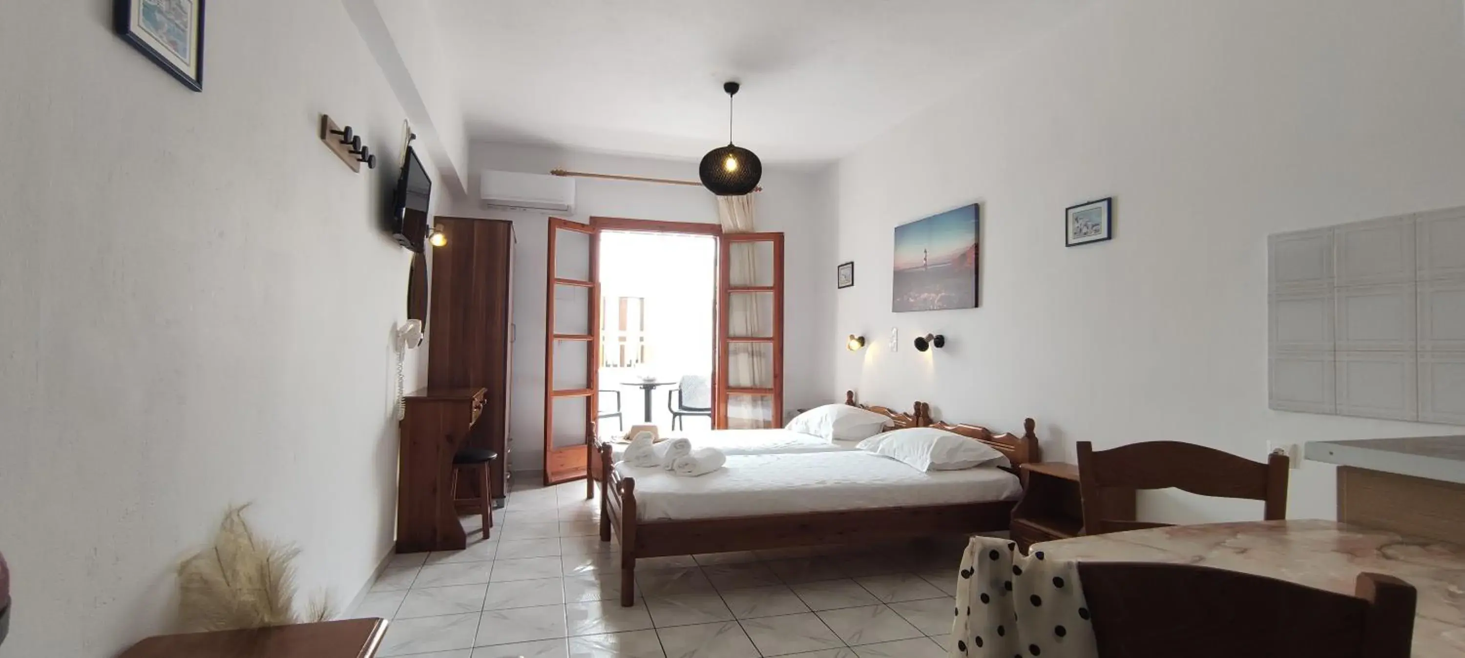 Quadruple Room in Kapetanos Rooms Quadruple Room in Kapetanos Rooms
