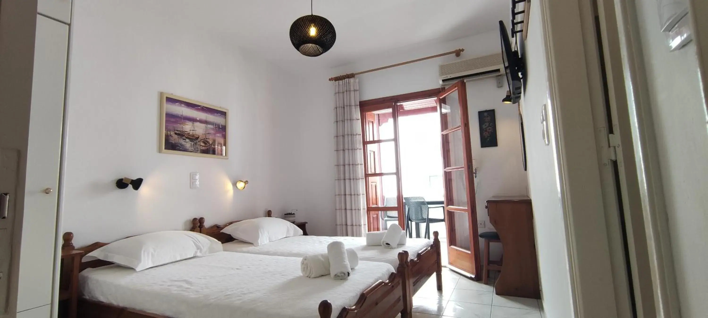 Quadruple Room in Kapetanos Rooms Quadruple Room in Kapetanos Rooms