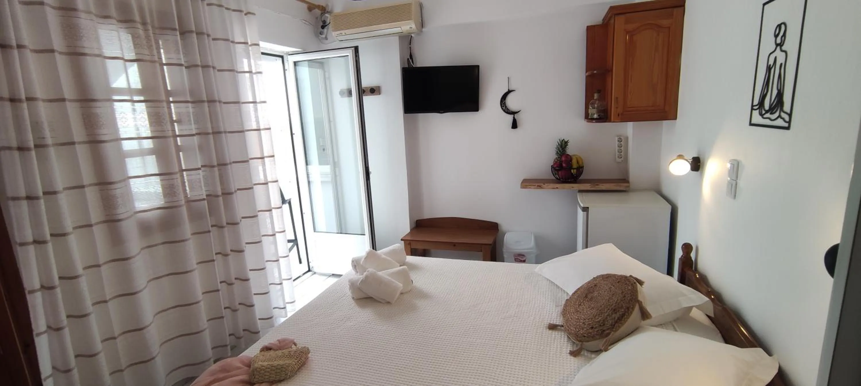 Bed in Kapetanos Rooms