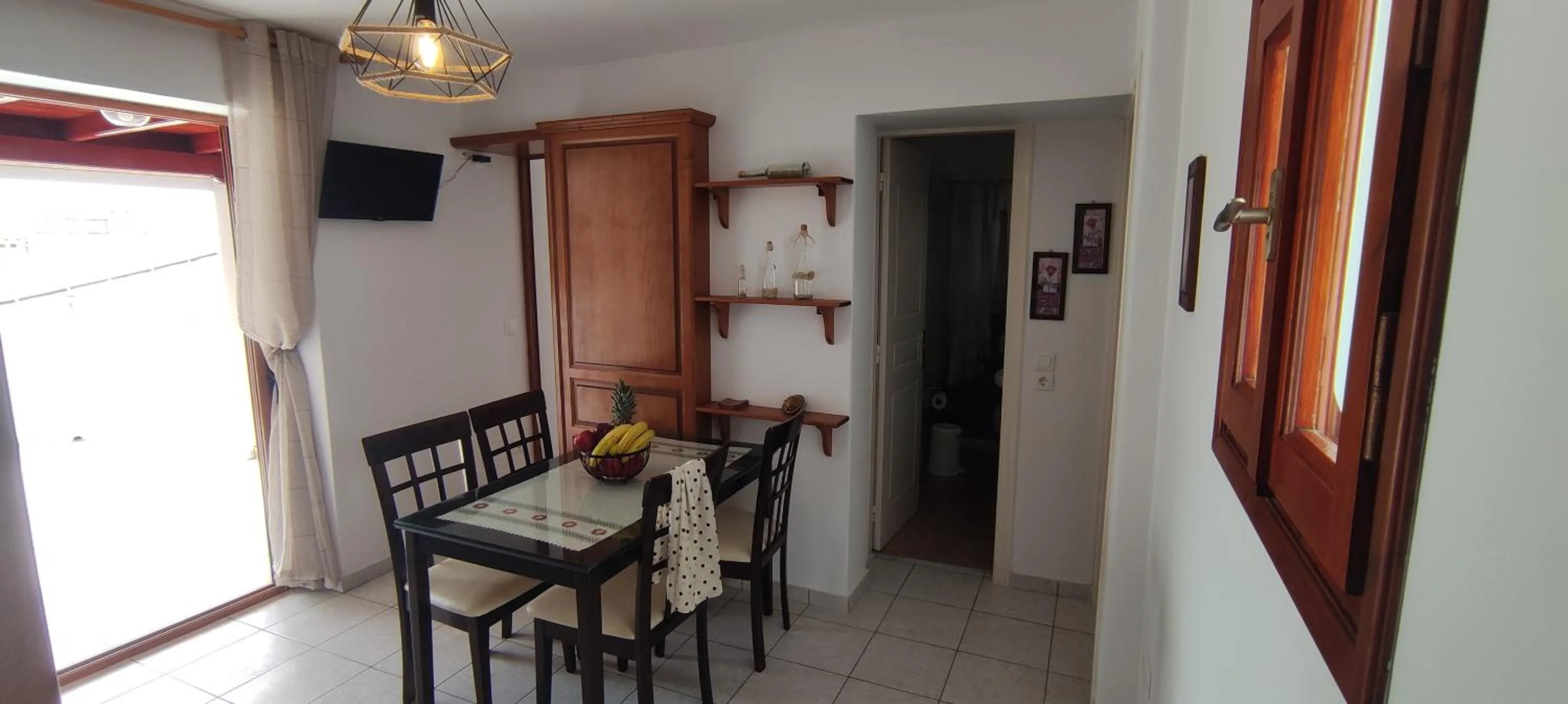 Bathroom in Kapetanos Rooms