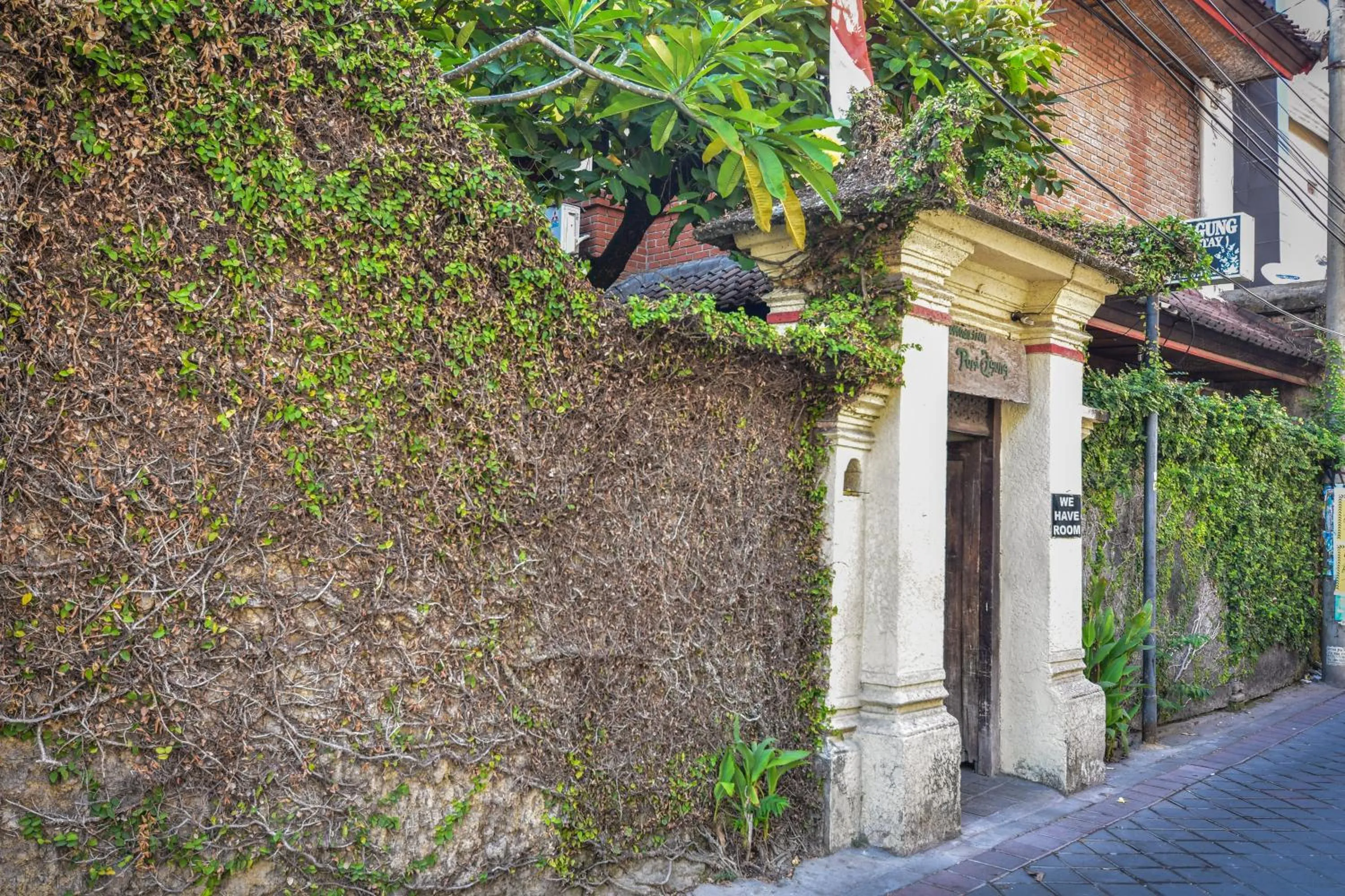 Facade/entrance in Puri Agung Homestay