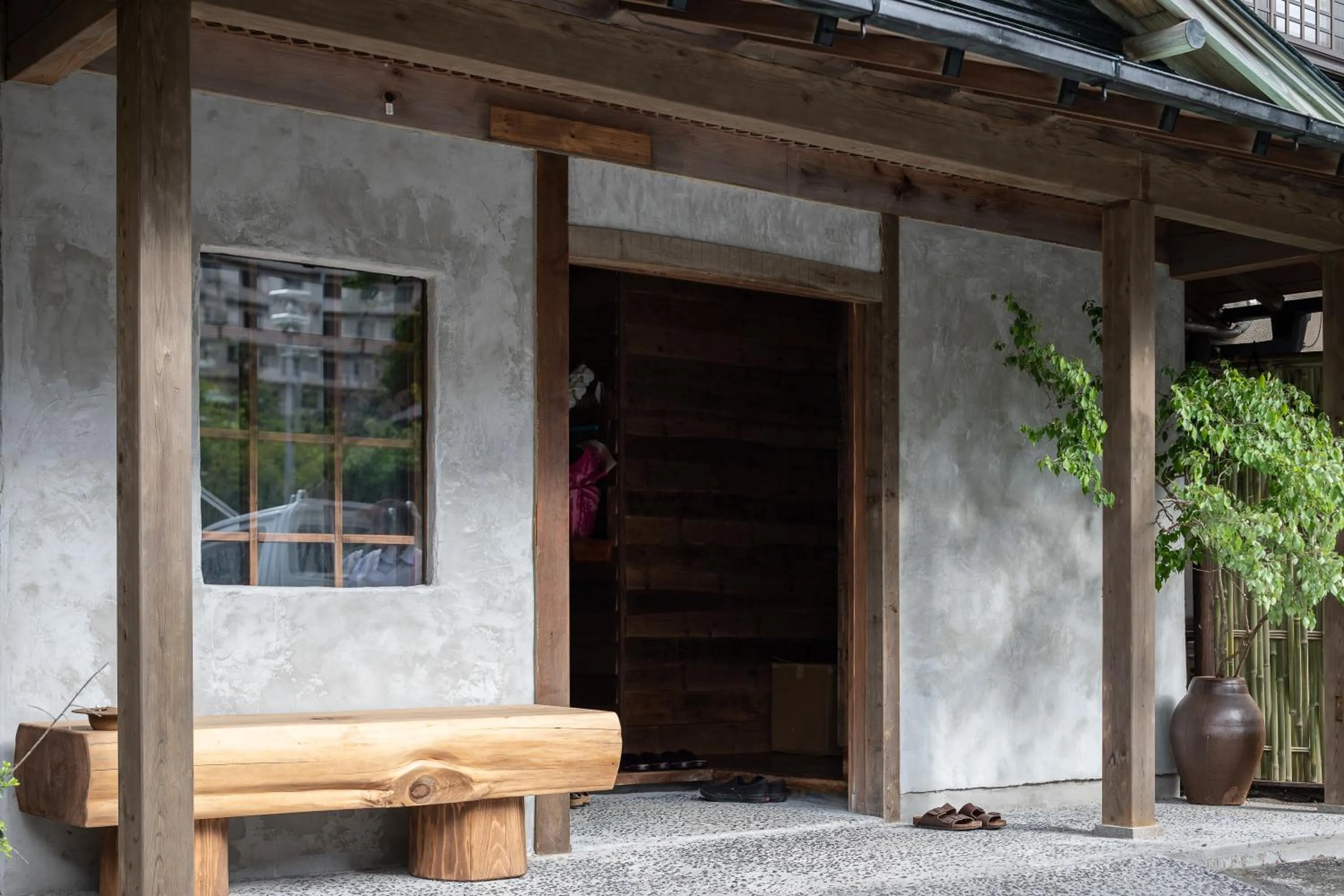 Property building in Irori Guest House Tenmaku
