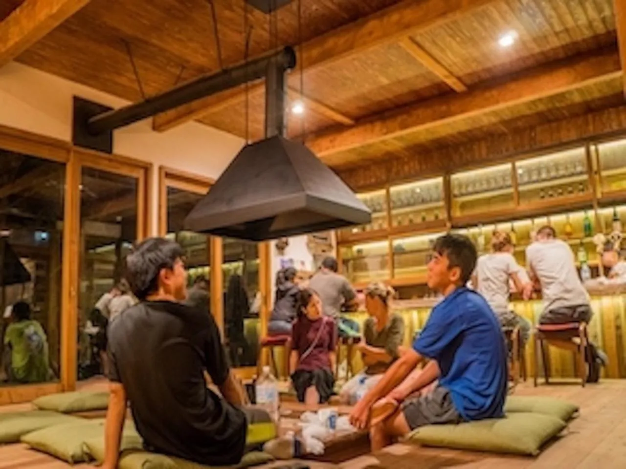 People in Irori Guest House Tenmaku