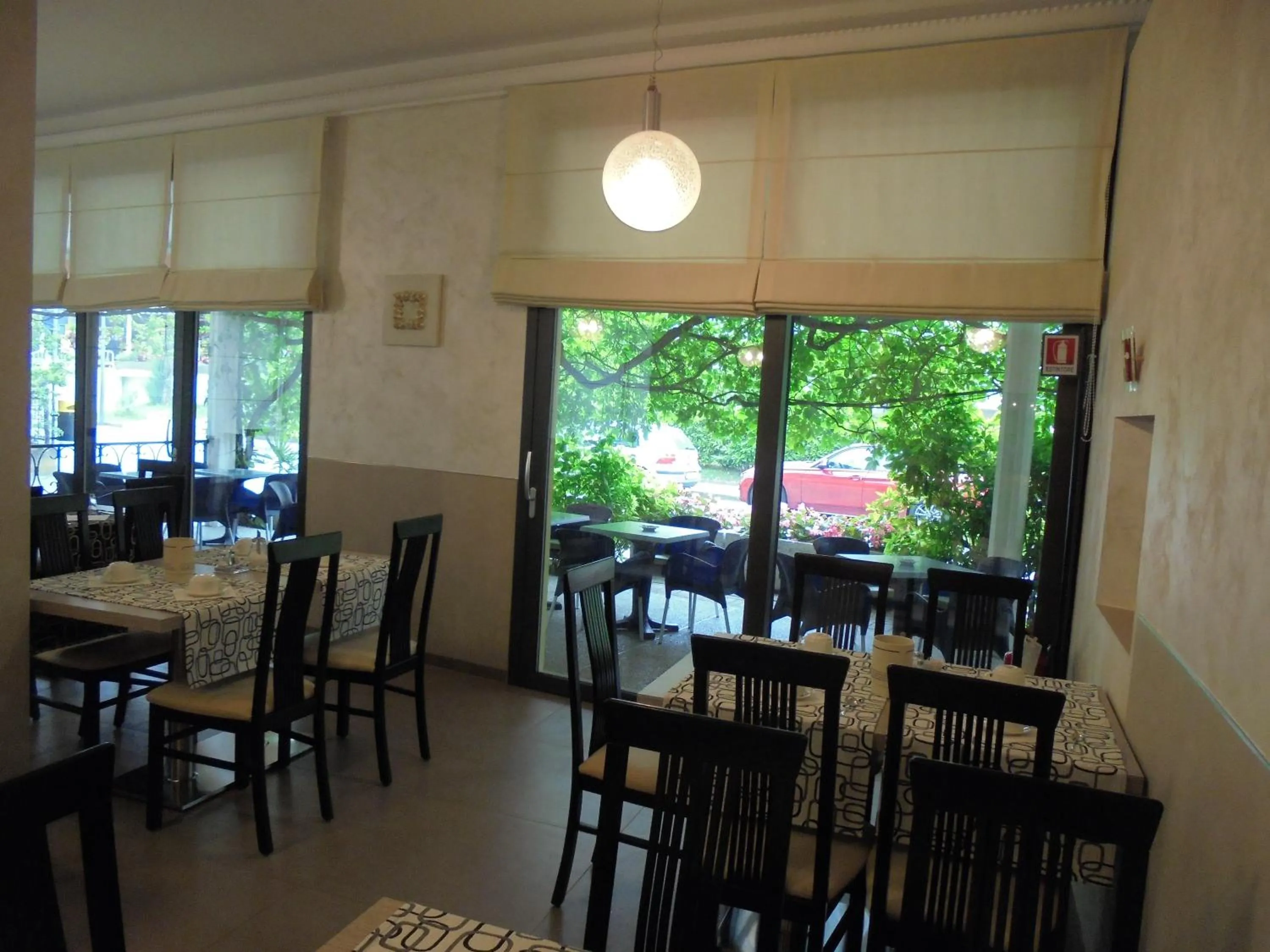 Restaurant/places to eat in Hotel Nevada