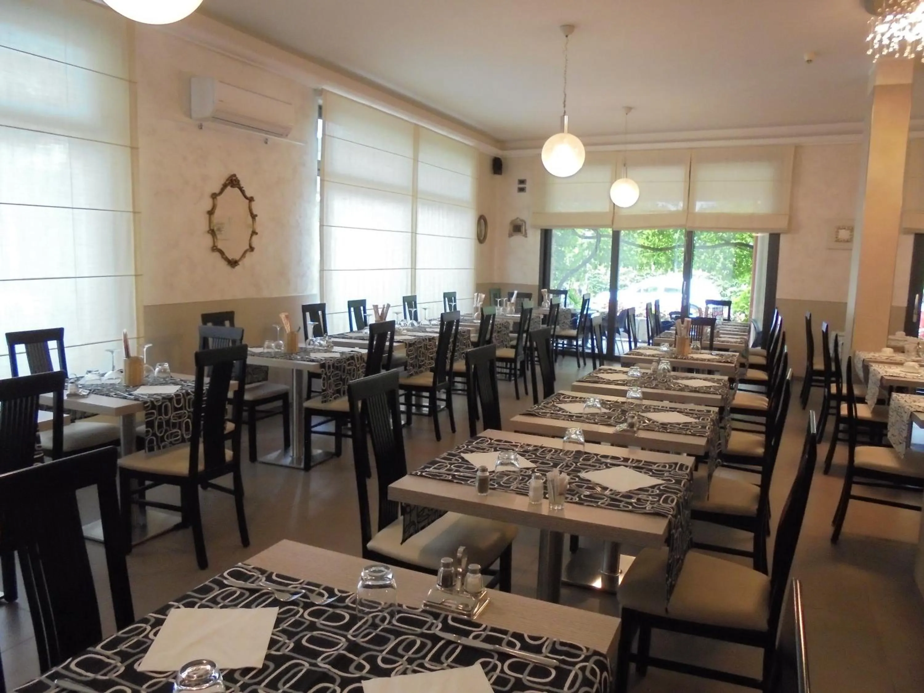 Restaurant/places to eat in Hotel Nevada