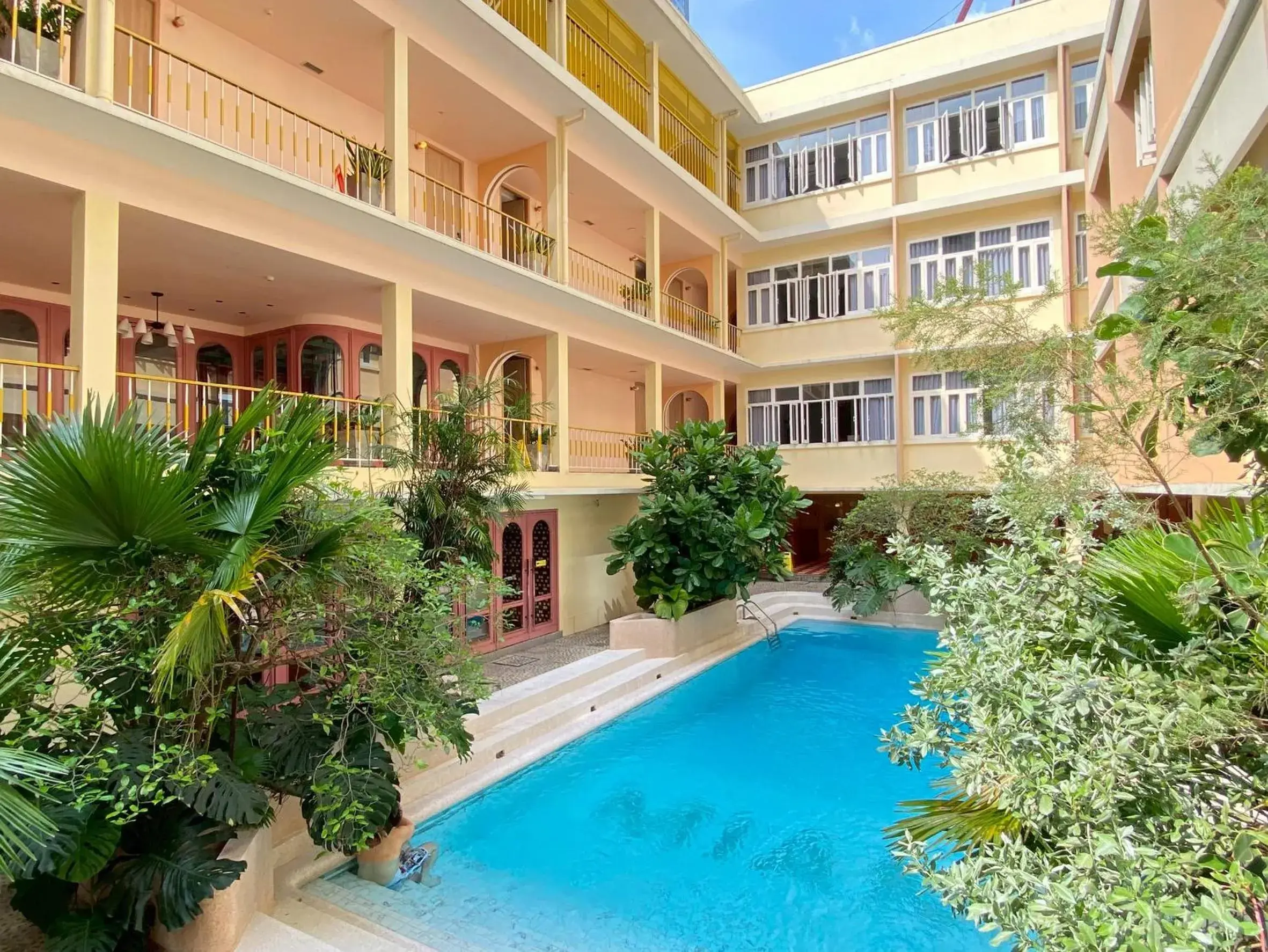 Property building in Miami Hotel Bangkok Property building in Miami Hotel Bangkok