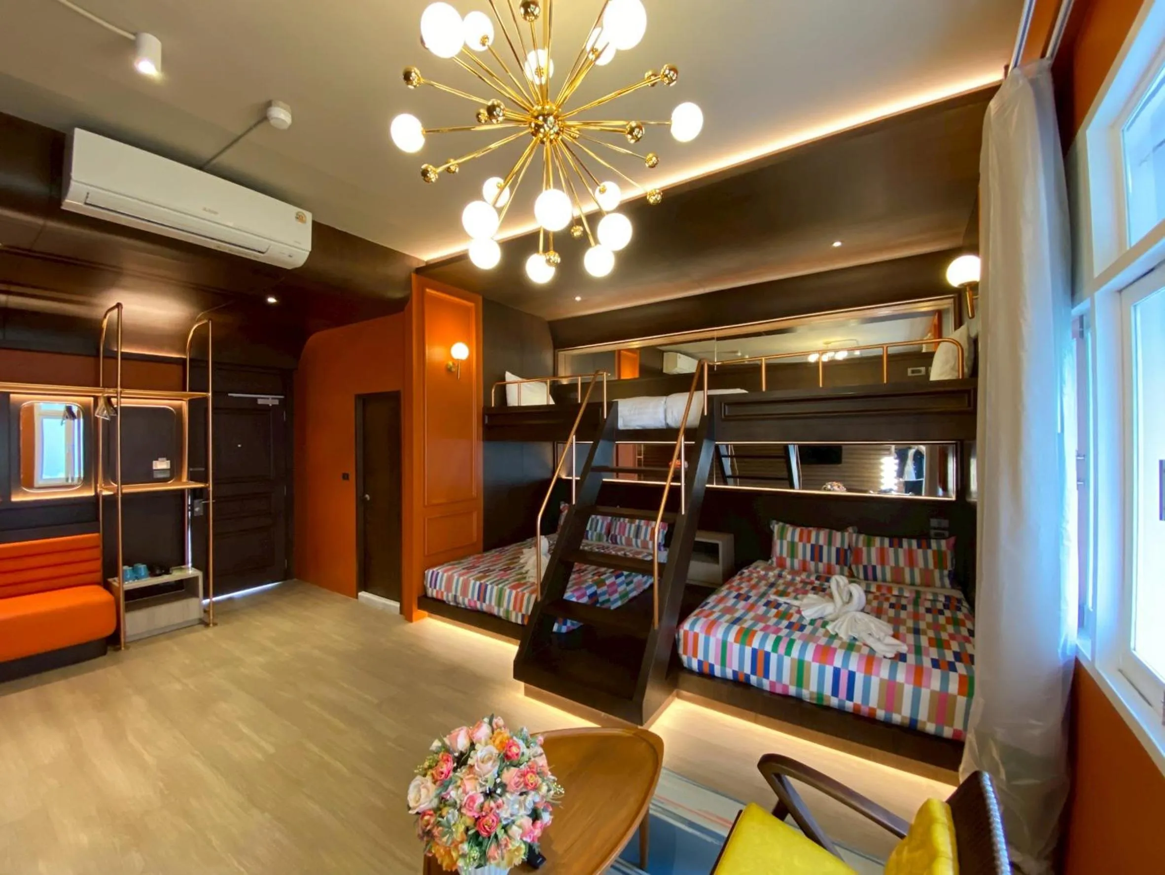 Bedroom, Bed in Miami Hotel Bangkok