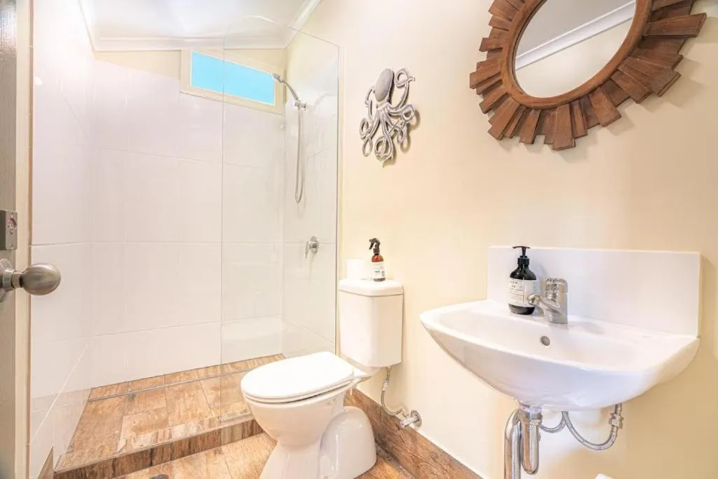 Shower in Travellers Oasis