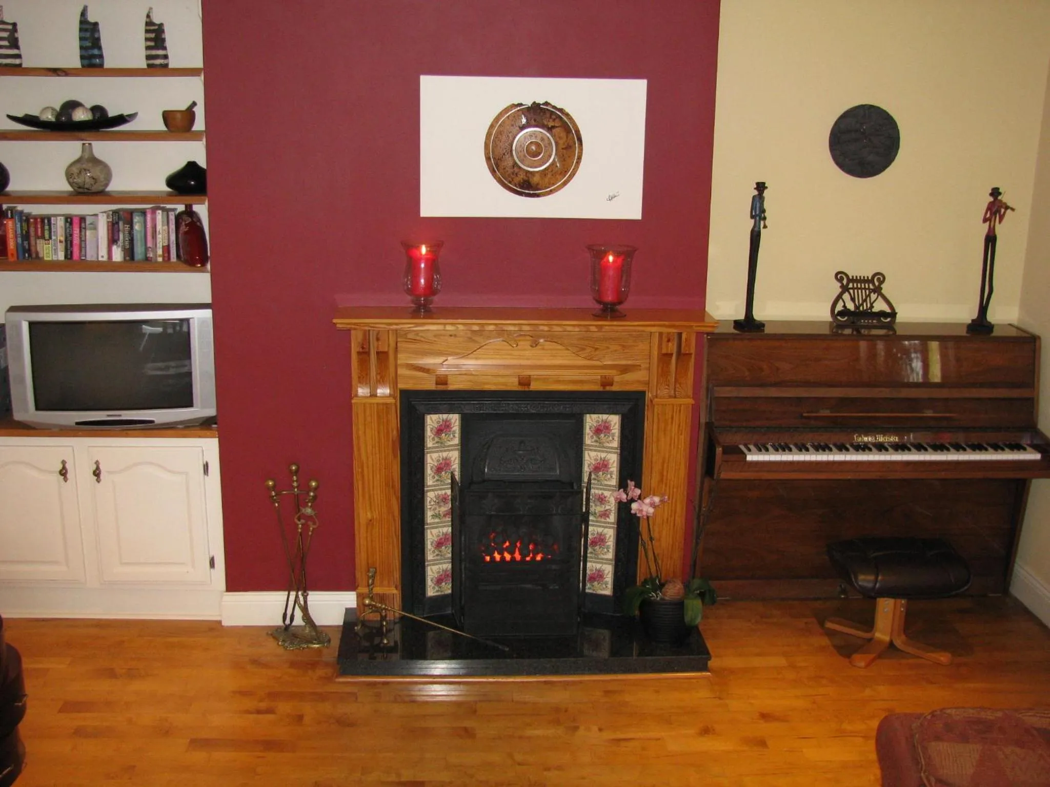 Communal lounge/ TV room in Greenlawn Lodge