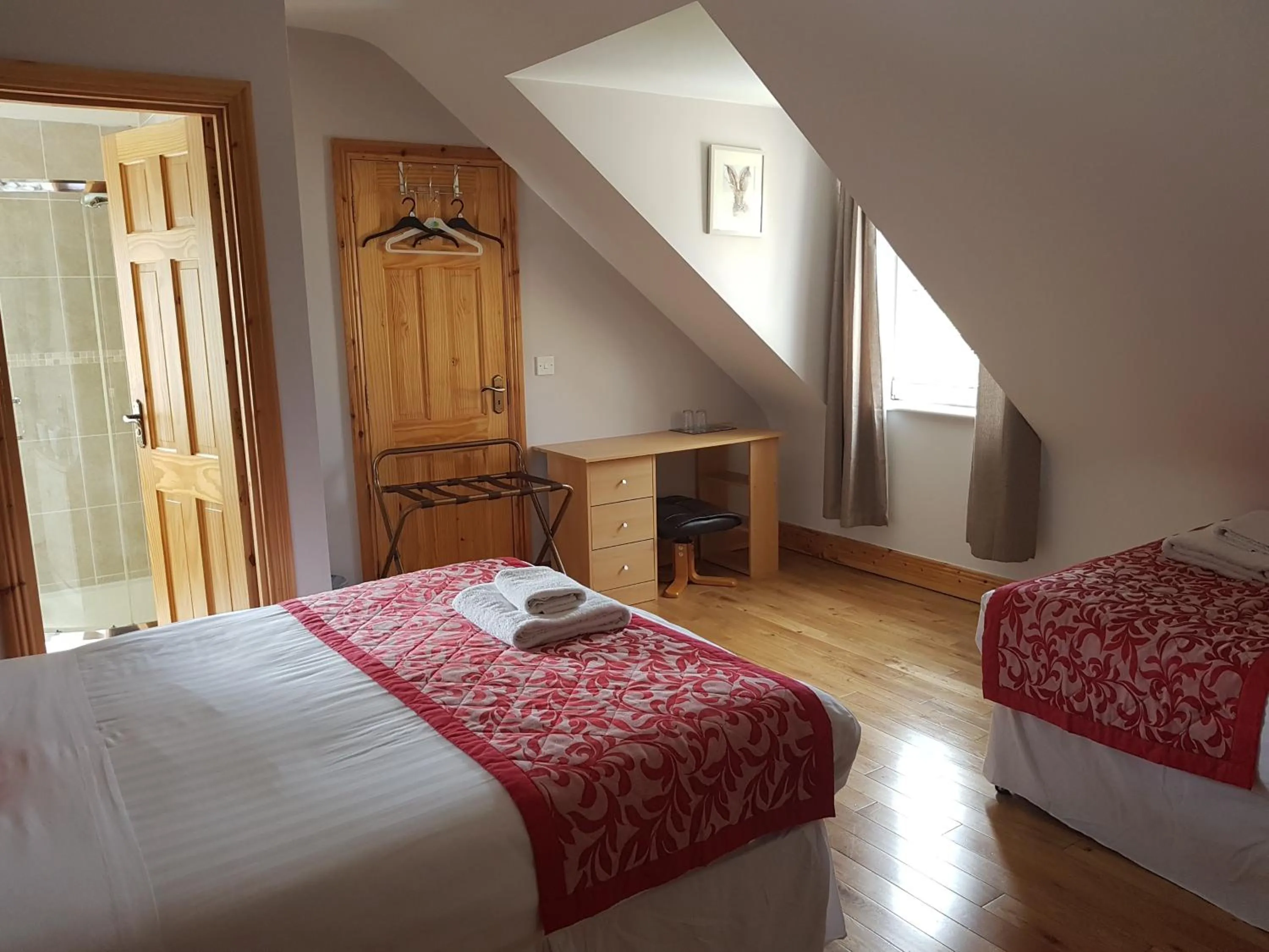 Bedroom, Bed in Greenlawn Lodge