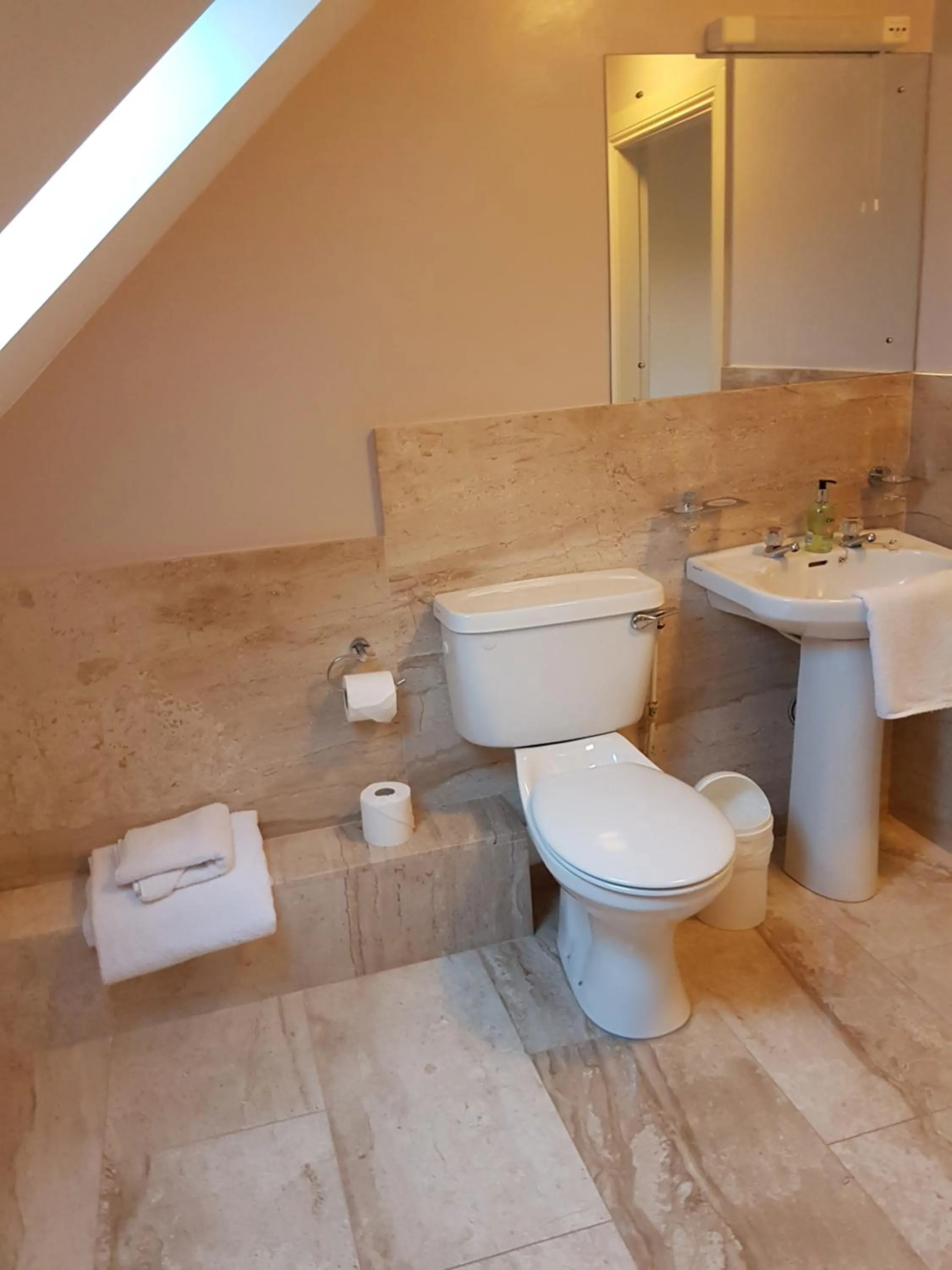Bathroom in Greenlawn Lodge