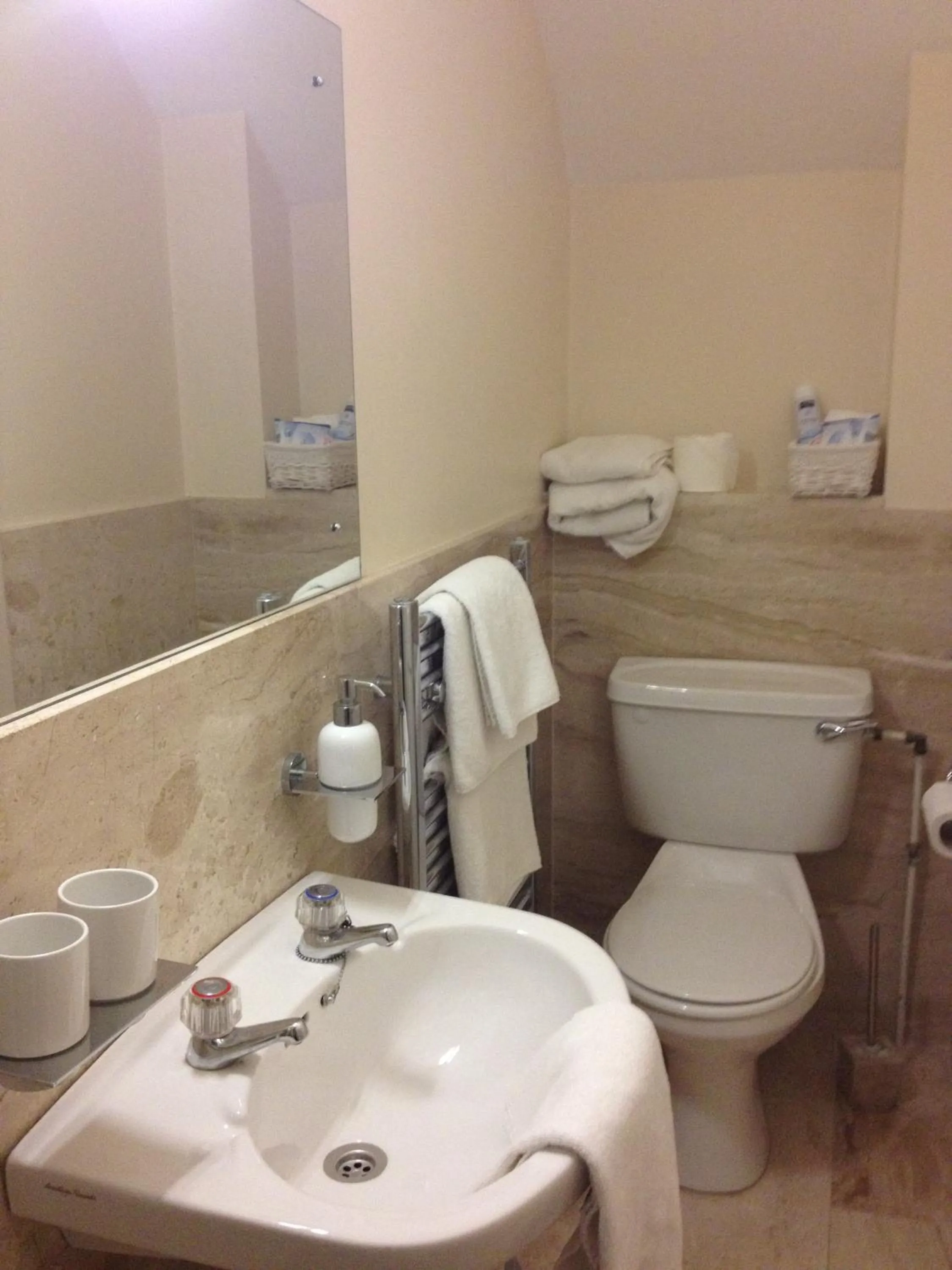Bathroom in Greenlawn Lodge