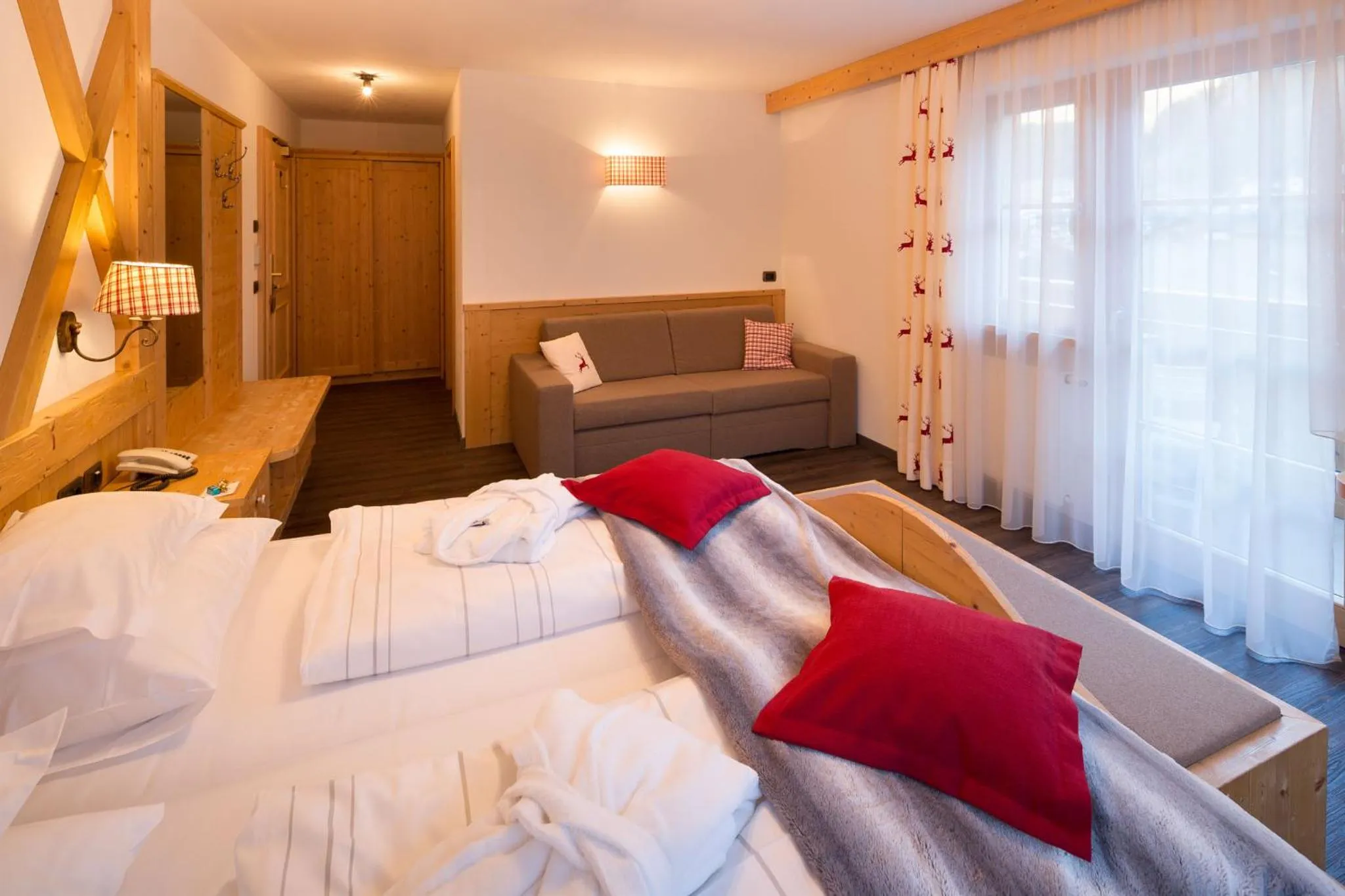 Day, Bed in Hotel Somont