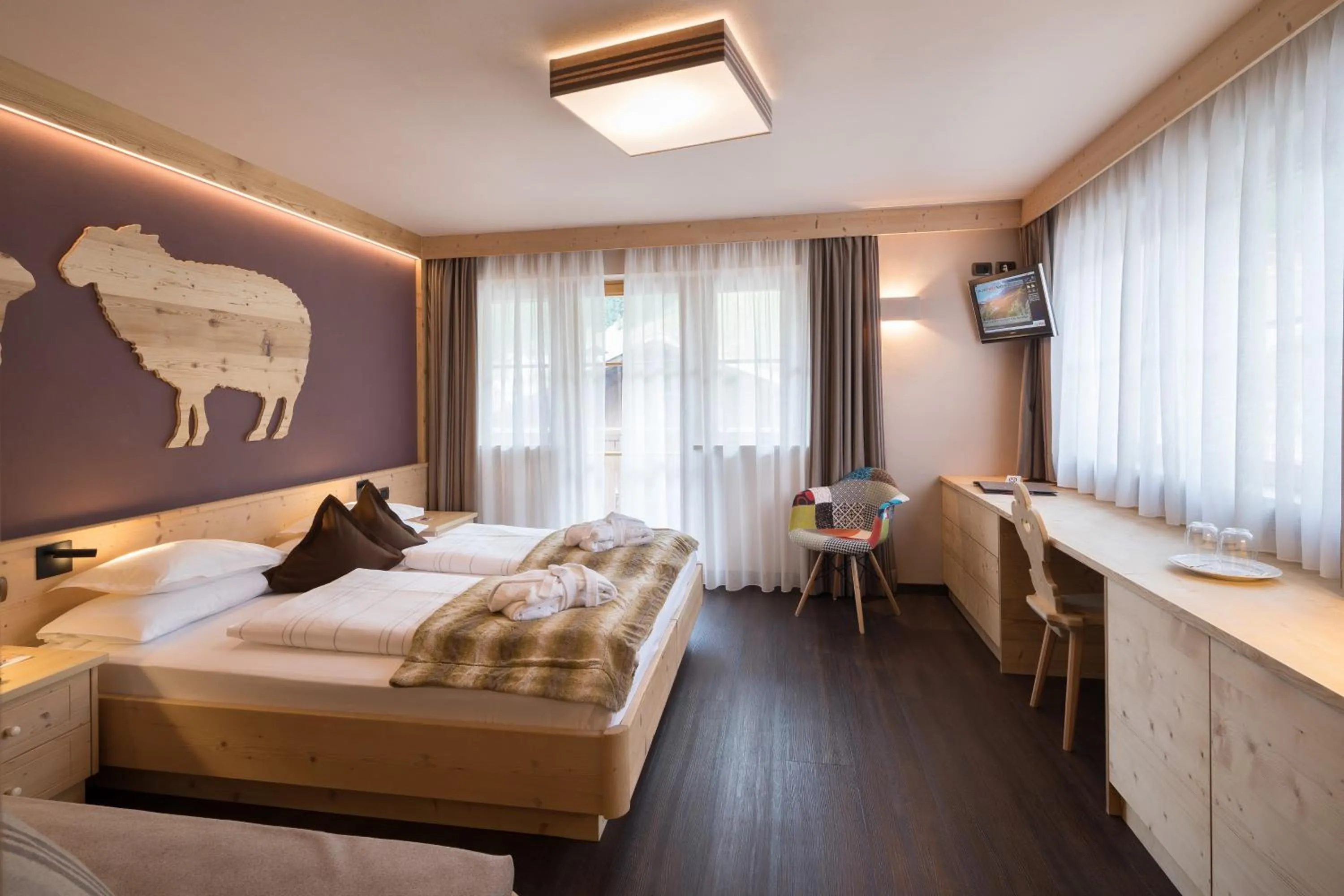 Photo of the whole room, Bed in Hotel Somont