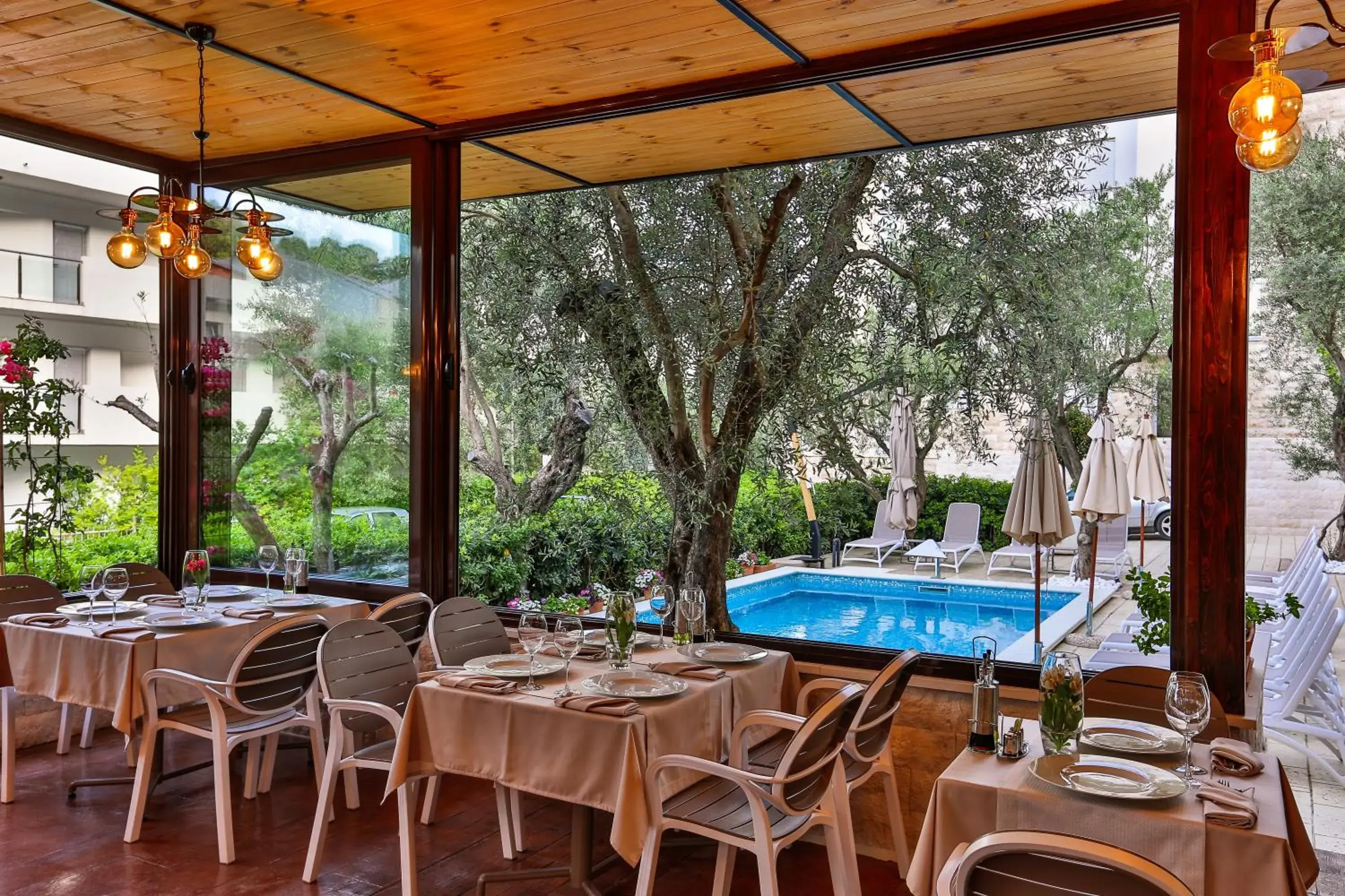 Restaurant/places to eat in Hotel Harmony by Aycon Restaurant/places to eat in Hotel Harmony by Aycon