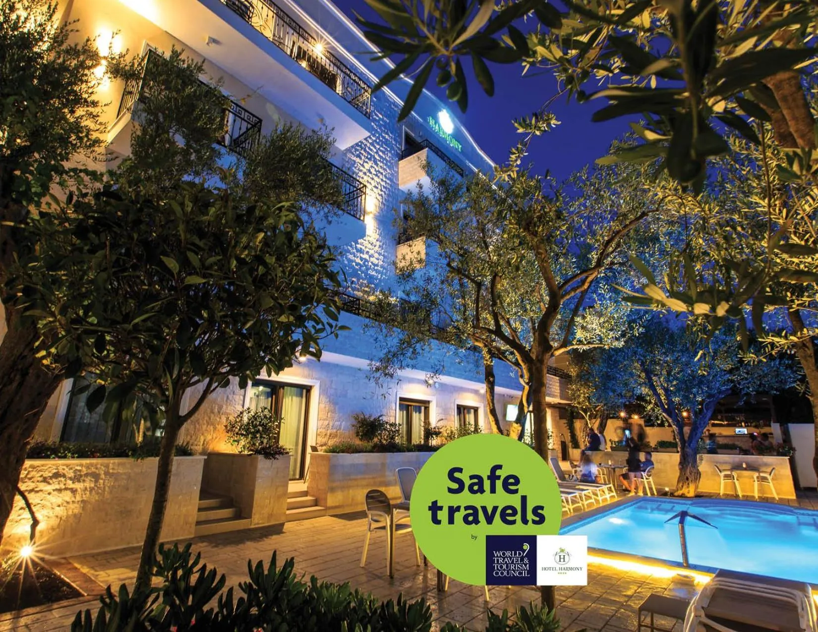 Swimming pool in Hotel Harmony by Aycon