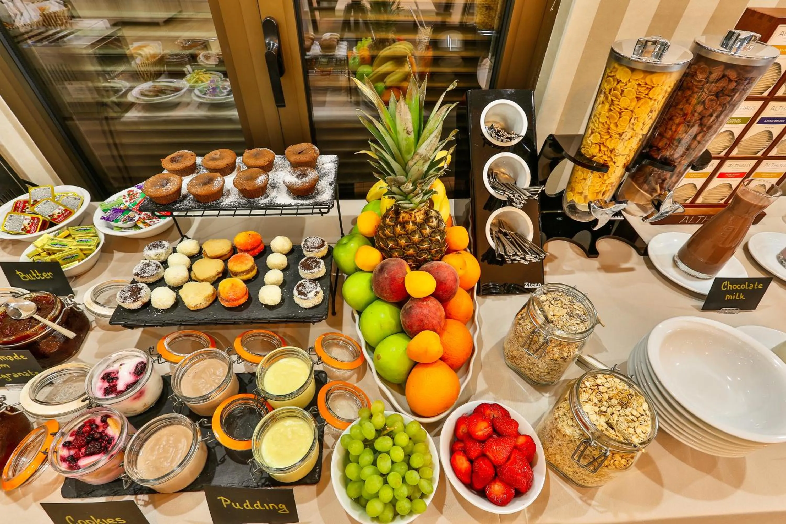 Food and drinks in Hotel Harmony by Aycon