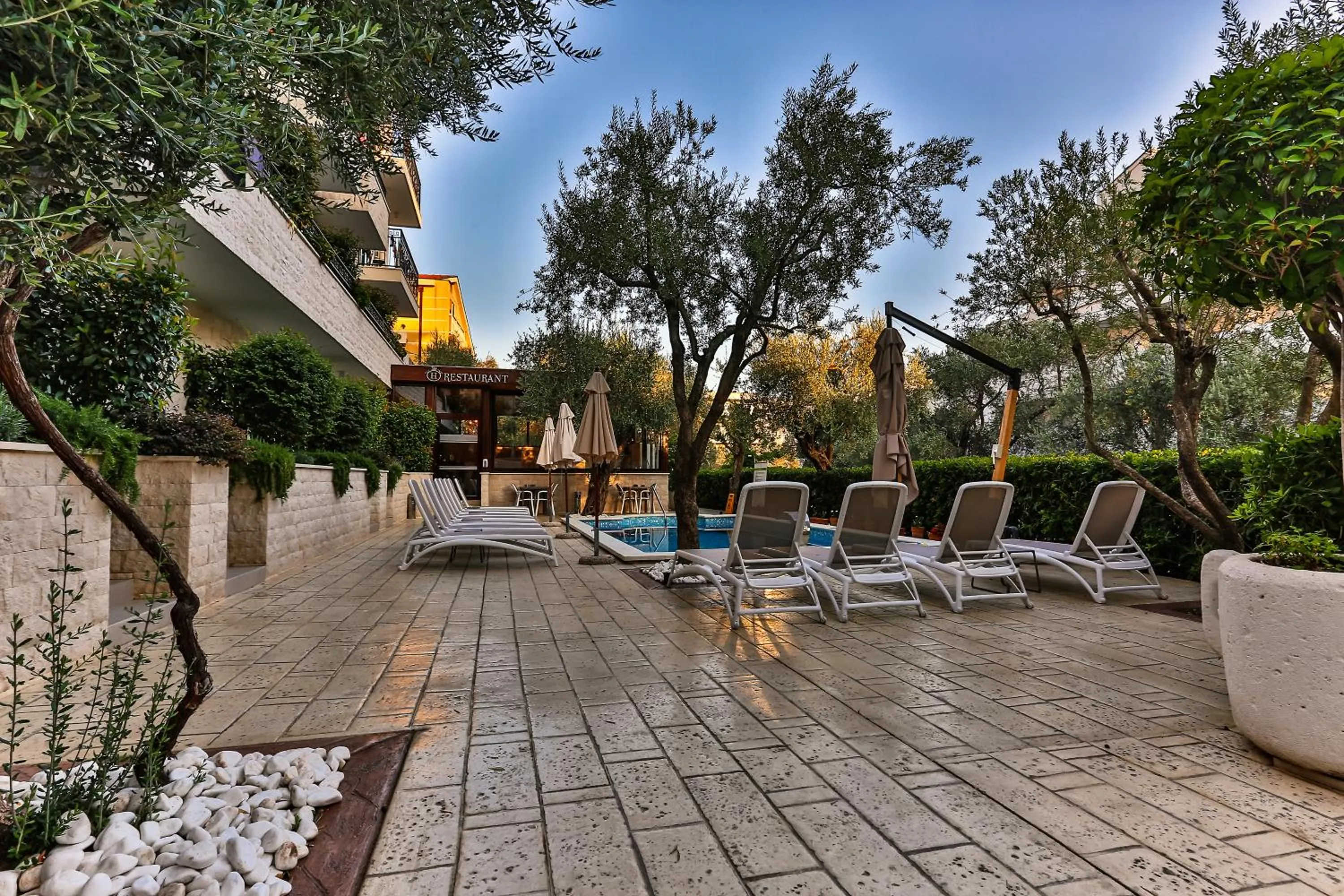 Swimming pool in Hotel Harmony by Aycon