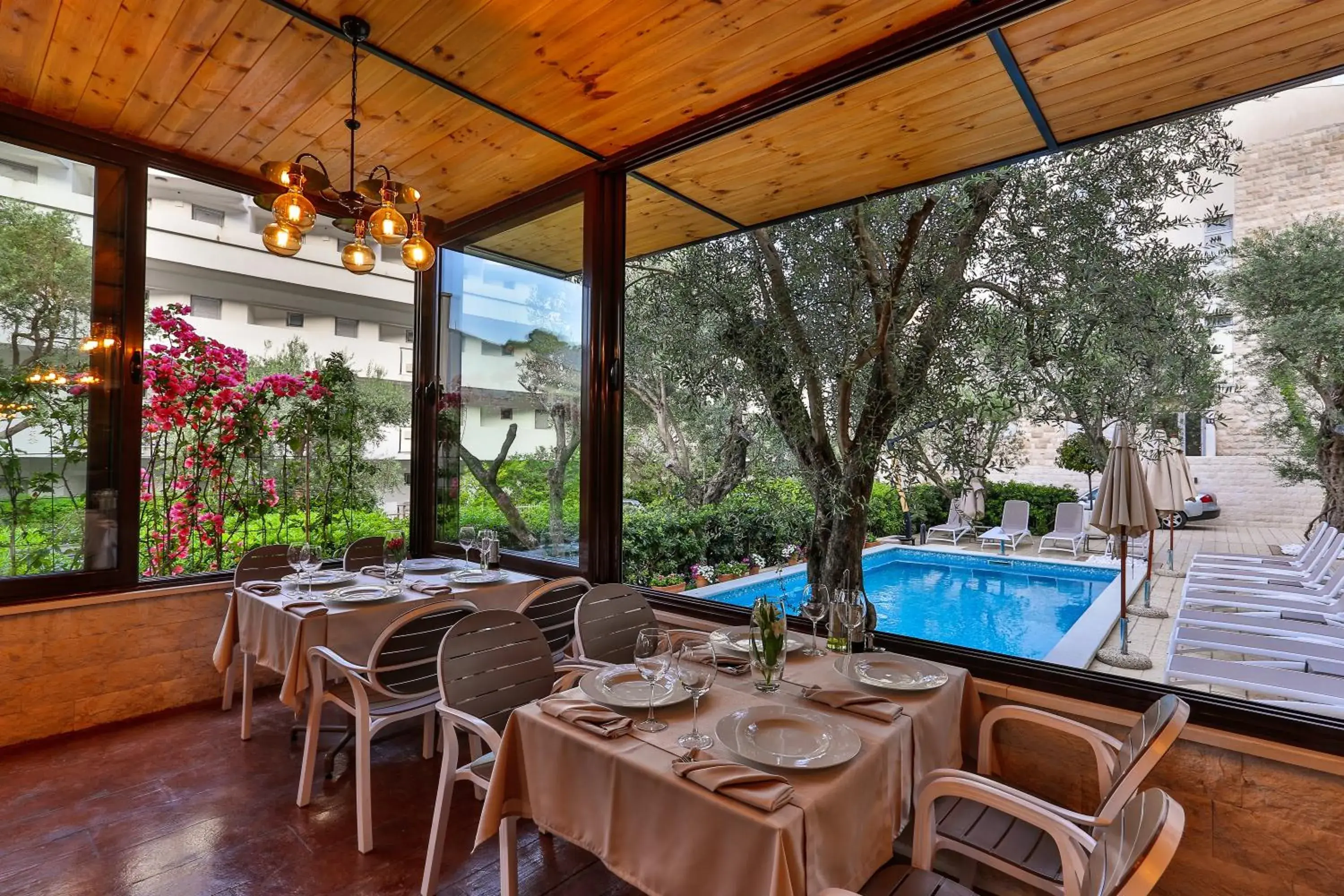 Restaurant/places to eat in Hotel Harmony by Aycon Restaurant/places to eat in Hotel Harmony by Aycon