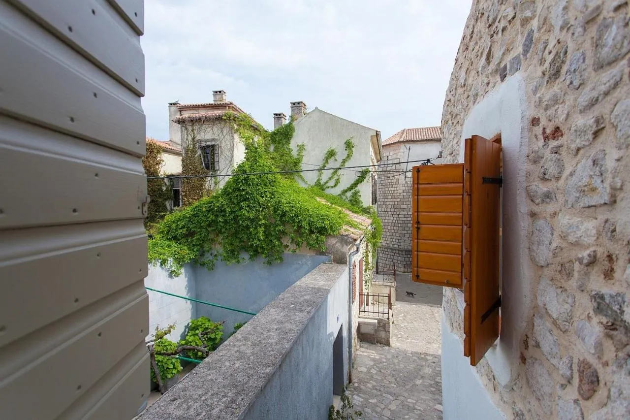 Property building in Lola Dream