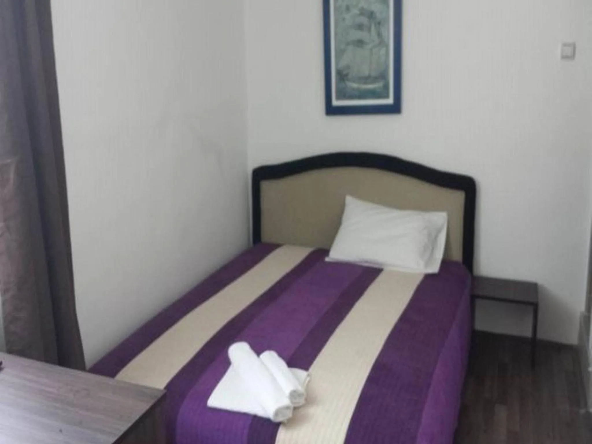 Bed in Gros Hotel - Leskovac