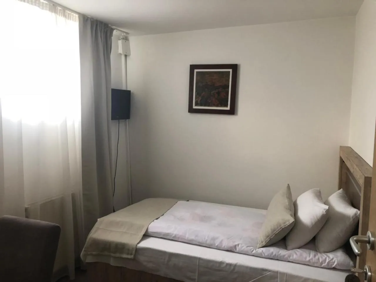 Bed in Gros Hotel - Leskovac
