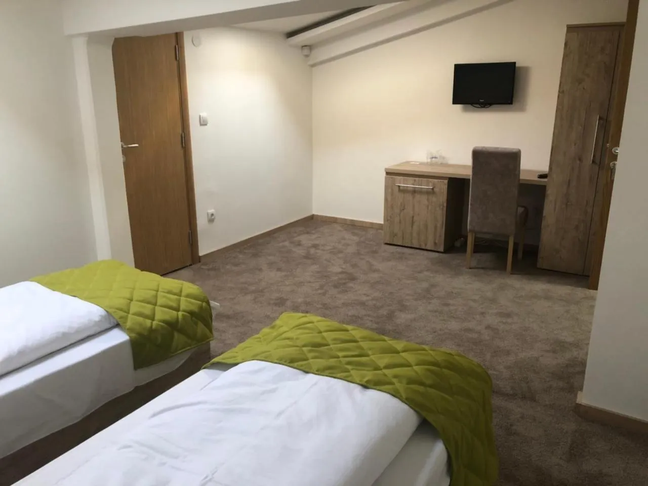 Bed in Gros Hotel - Leskovac