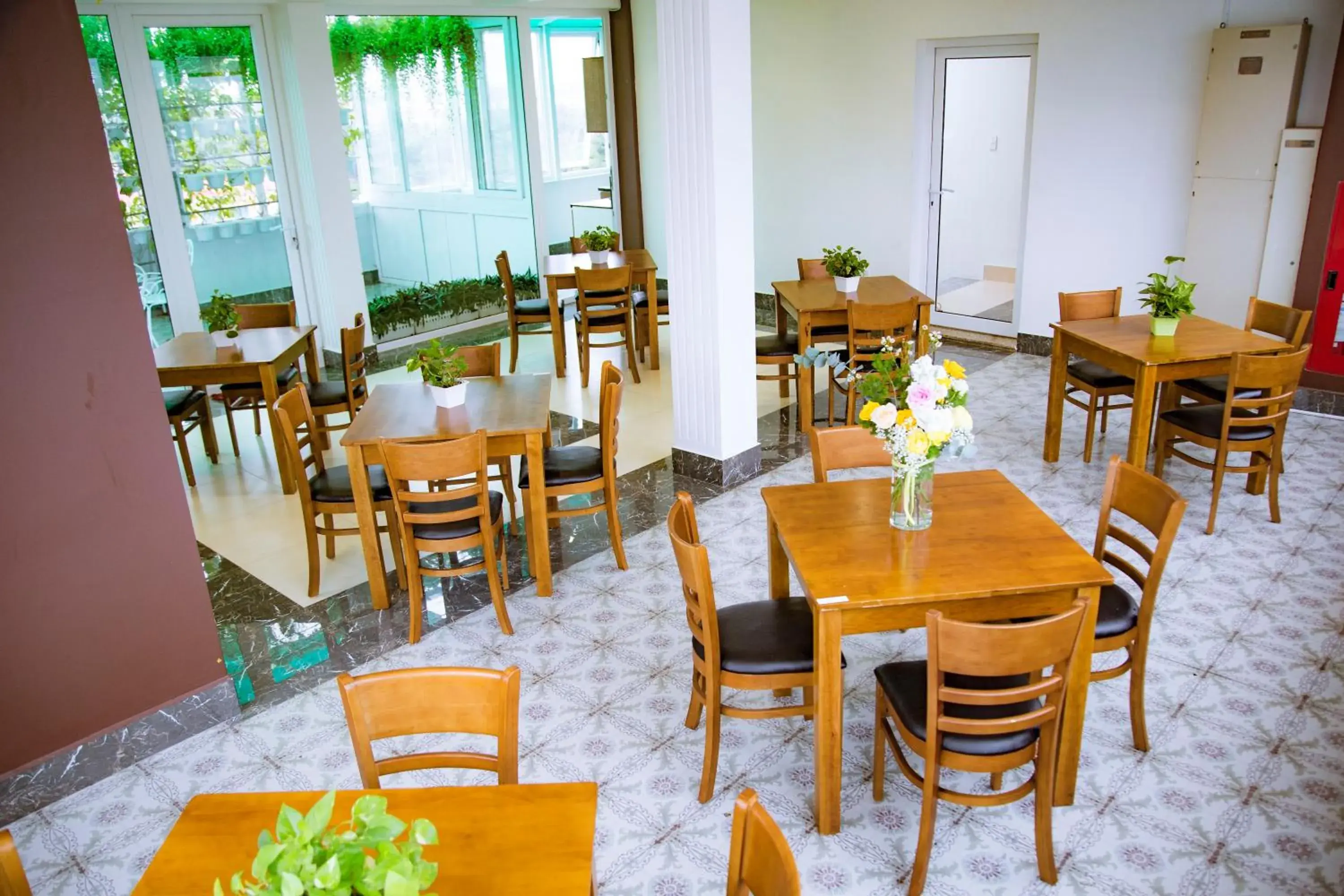 Restaurant/places to eat in Huynh Duc 2 Hotel Restaurant/places to eat in Huynh Duc 2 Hotel