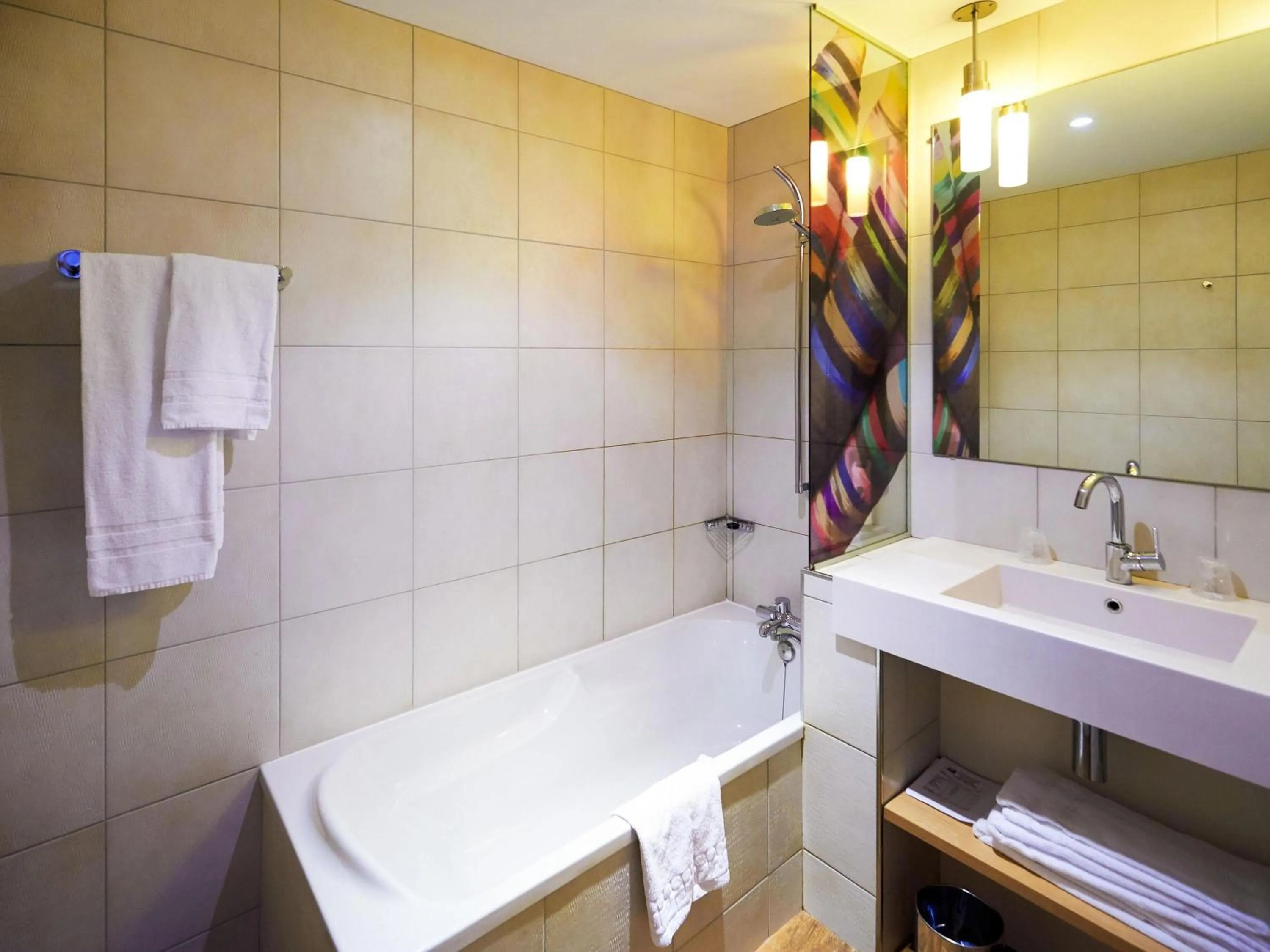 Bedroom in ibis Styles Cholet