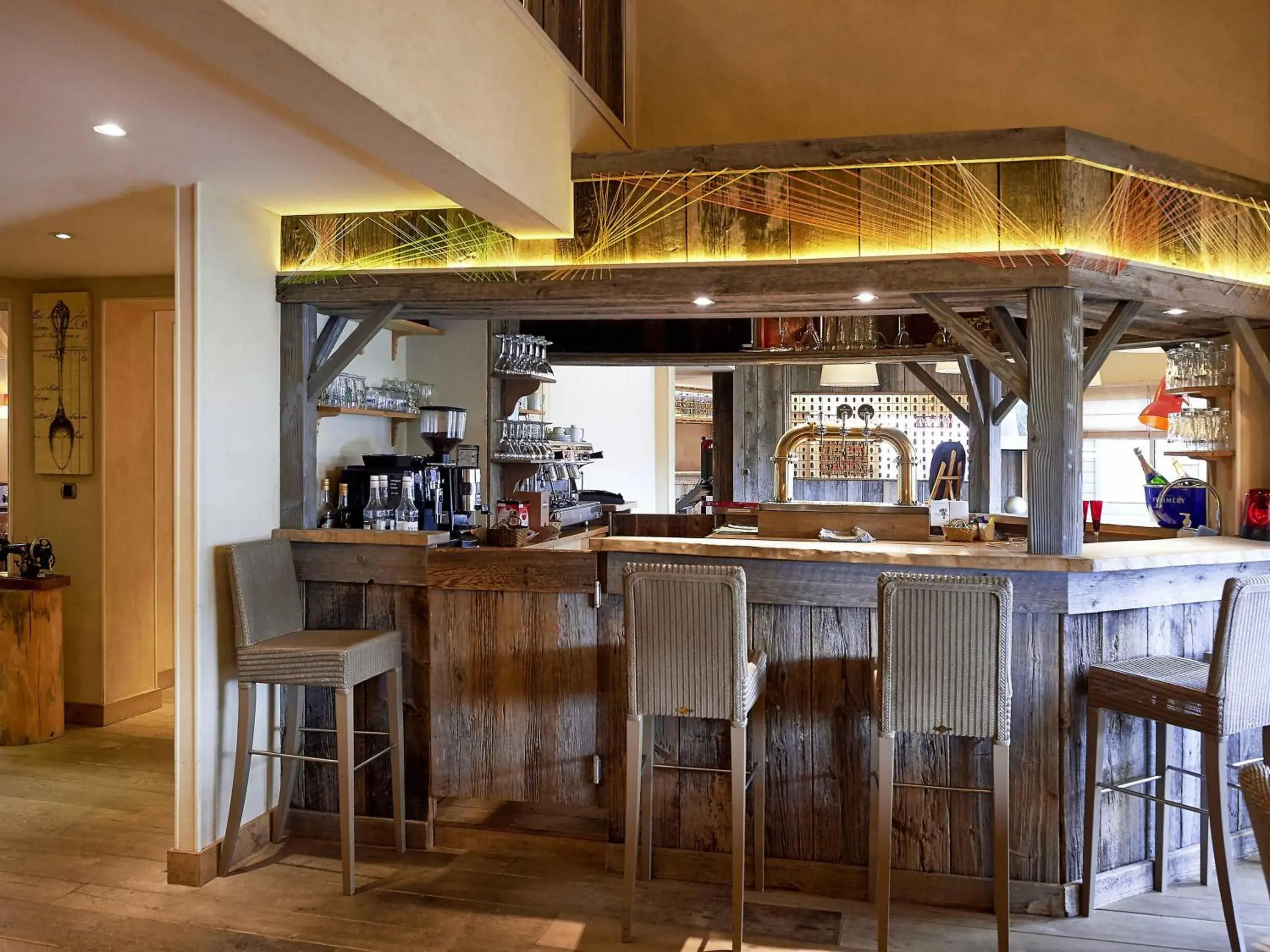 Lounge or bar in ibis Styles Cholet Lounge or bar in ibis Styles Cholet