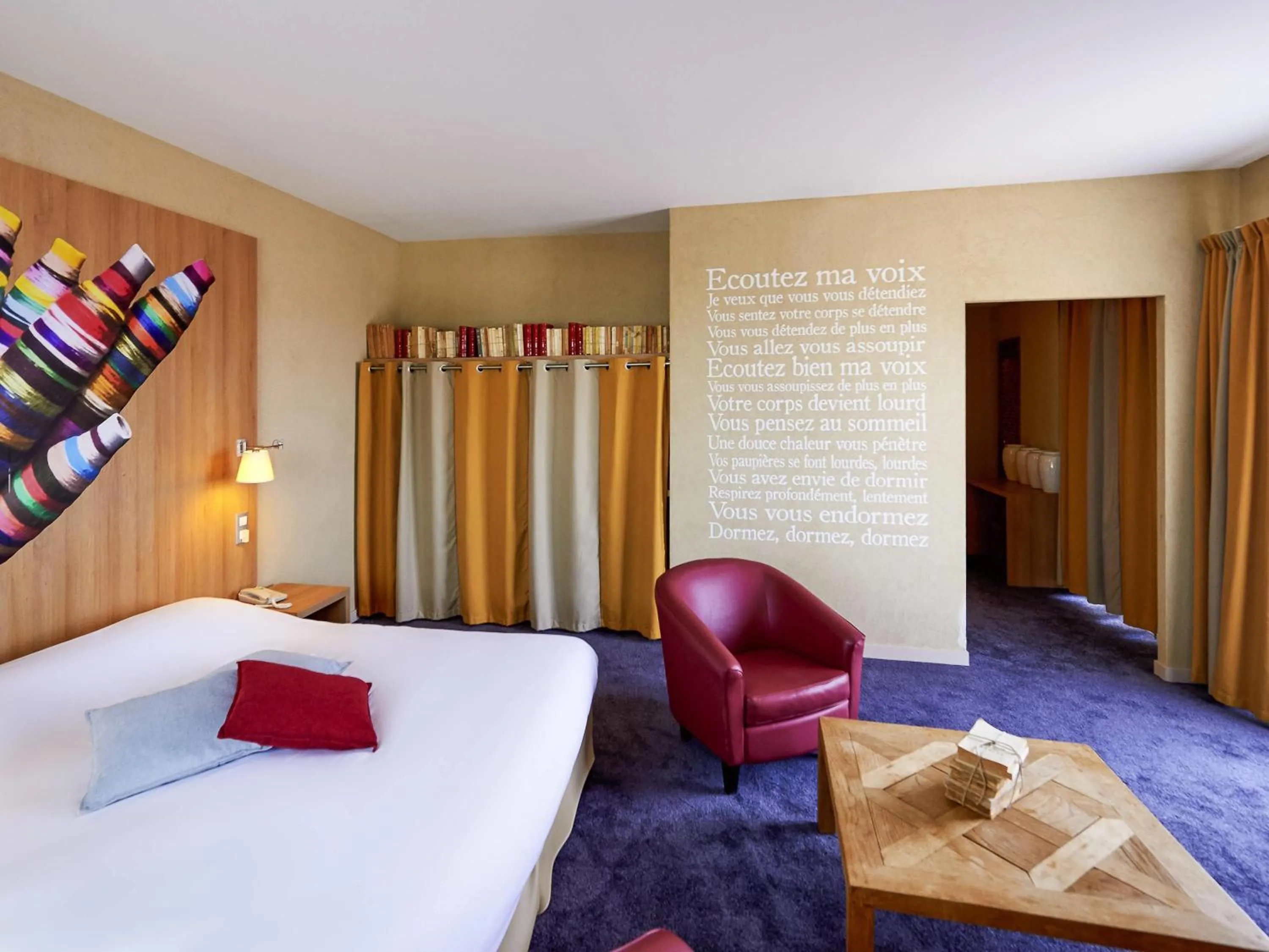 Bedroom, Bed in ibis Styles Cholet