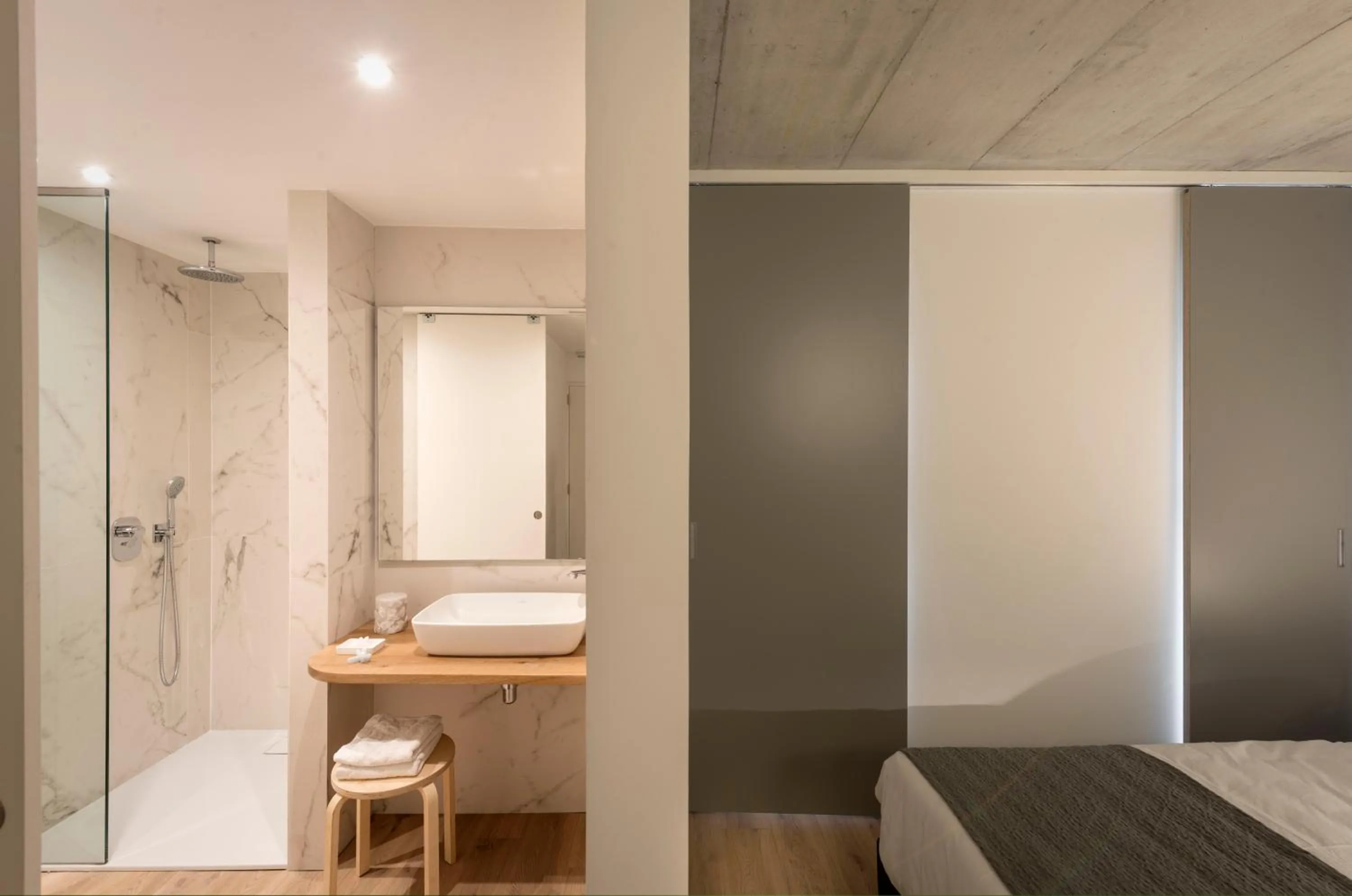 Bathroom, Bed in Hotel SempreFisterra