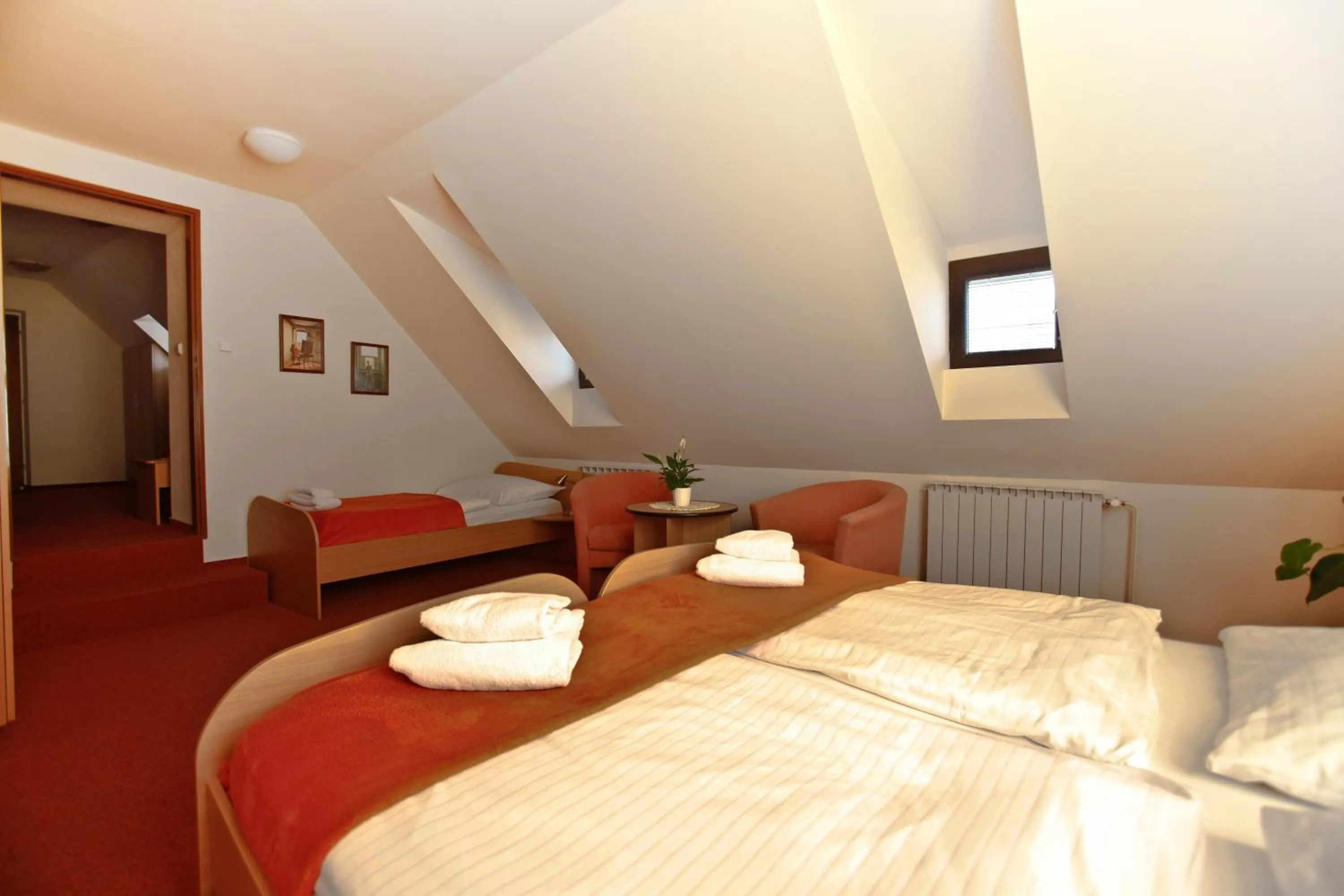 Bedroom, Bed in Hotel Paradies