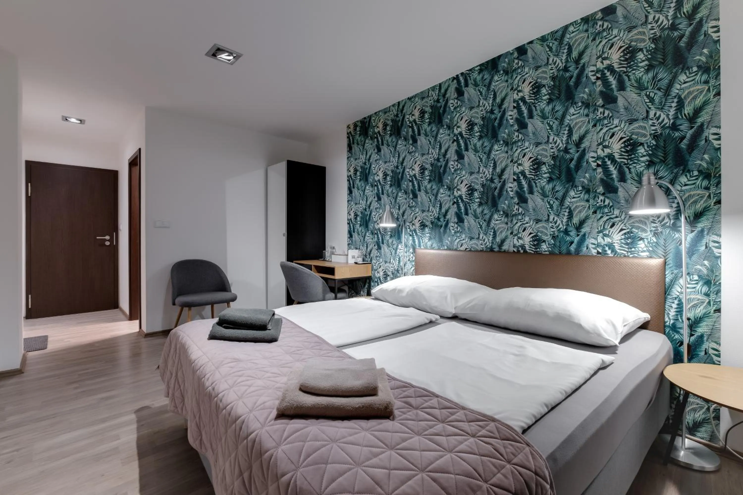 Living room, Bed in VV hotel & apartments