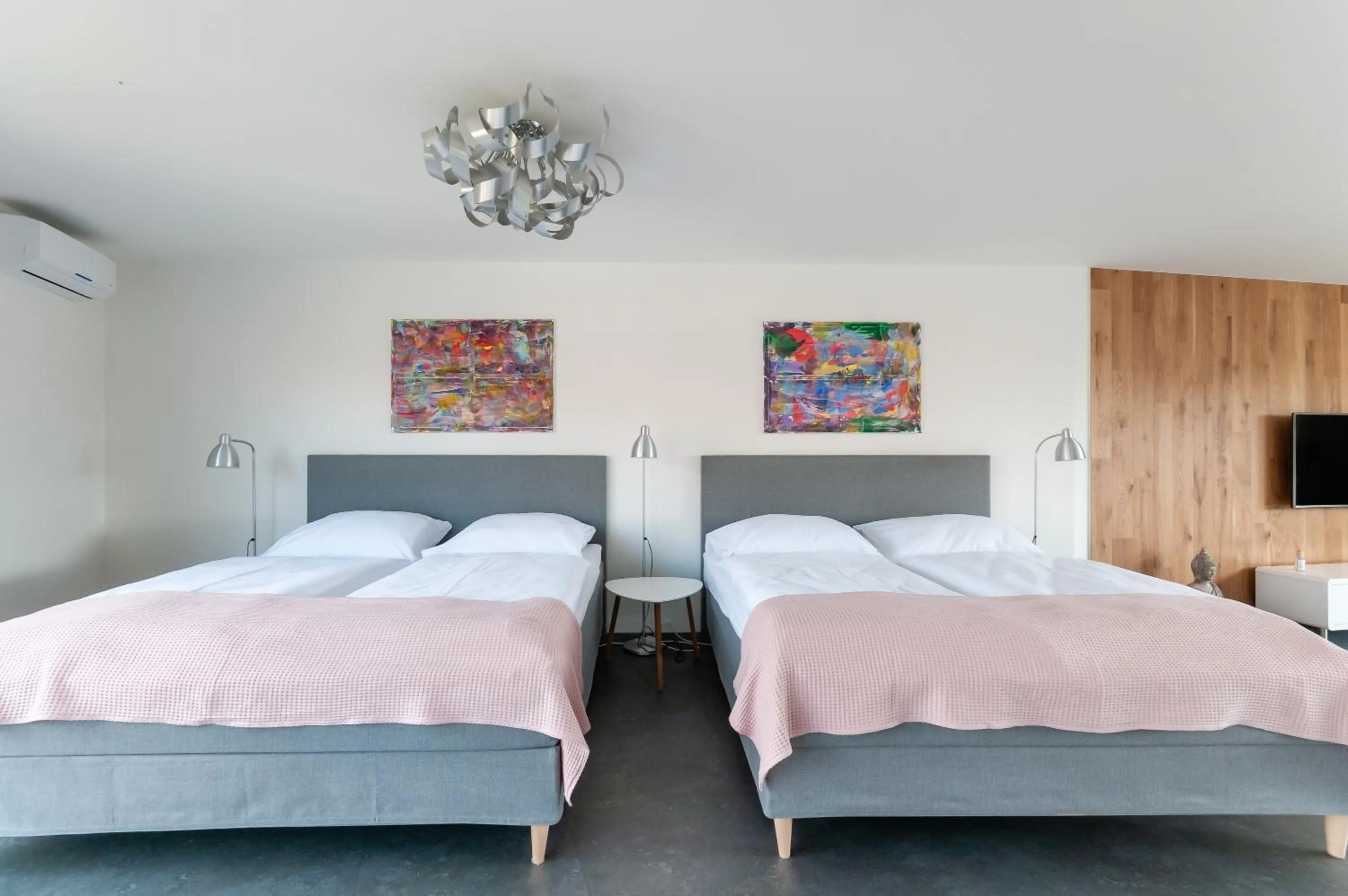 Bed in VV hotel & apartments