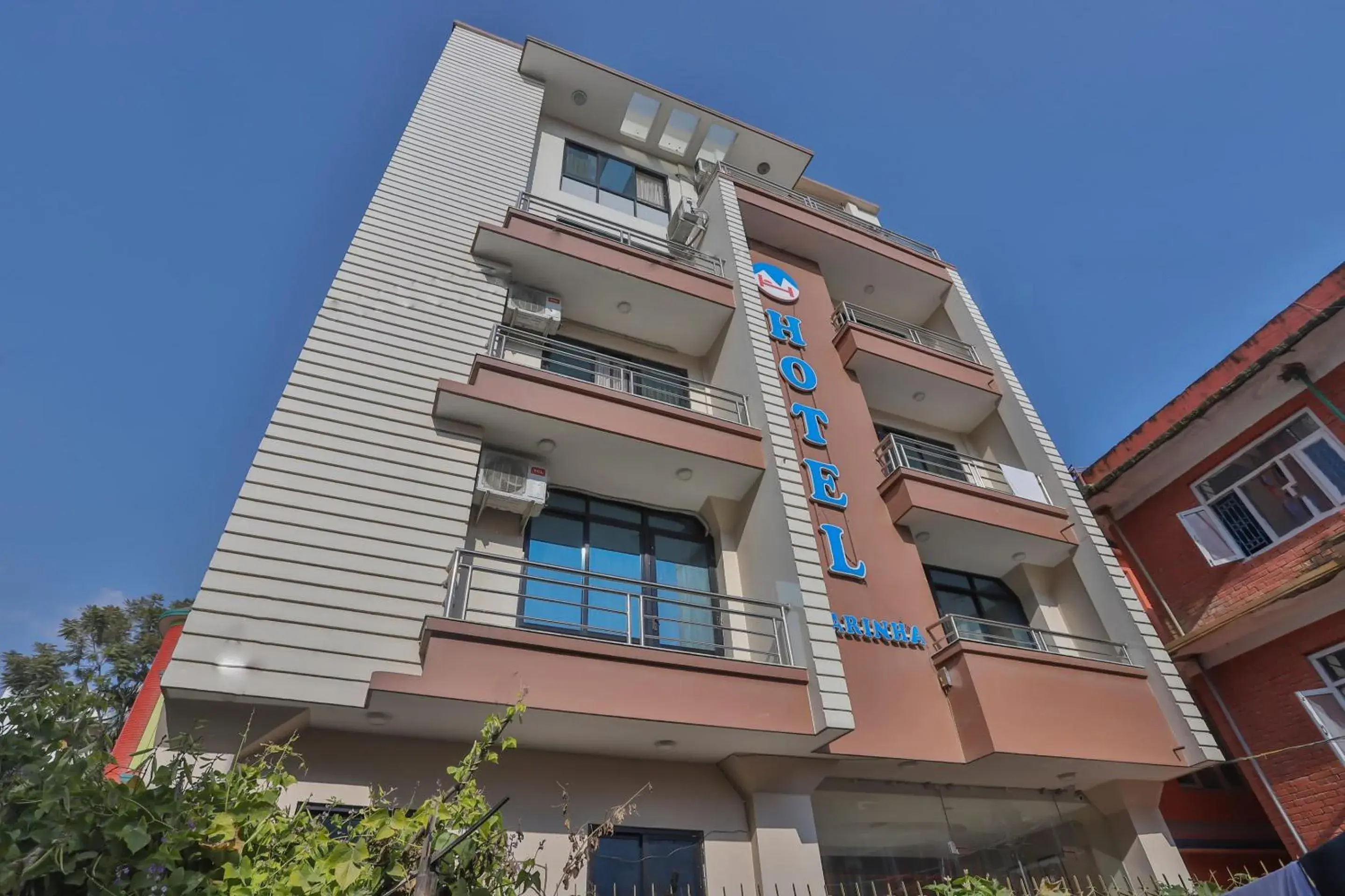 Facade/entrance in Hotel Marinha Facade/entrance in Hotel Marinha