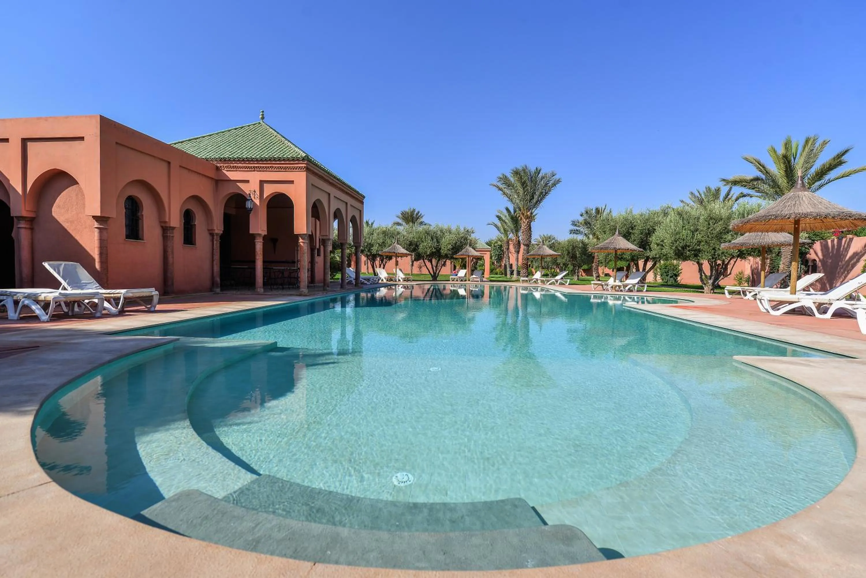 Swimming pool in Maison Ayda