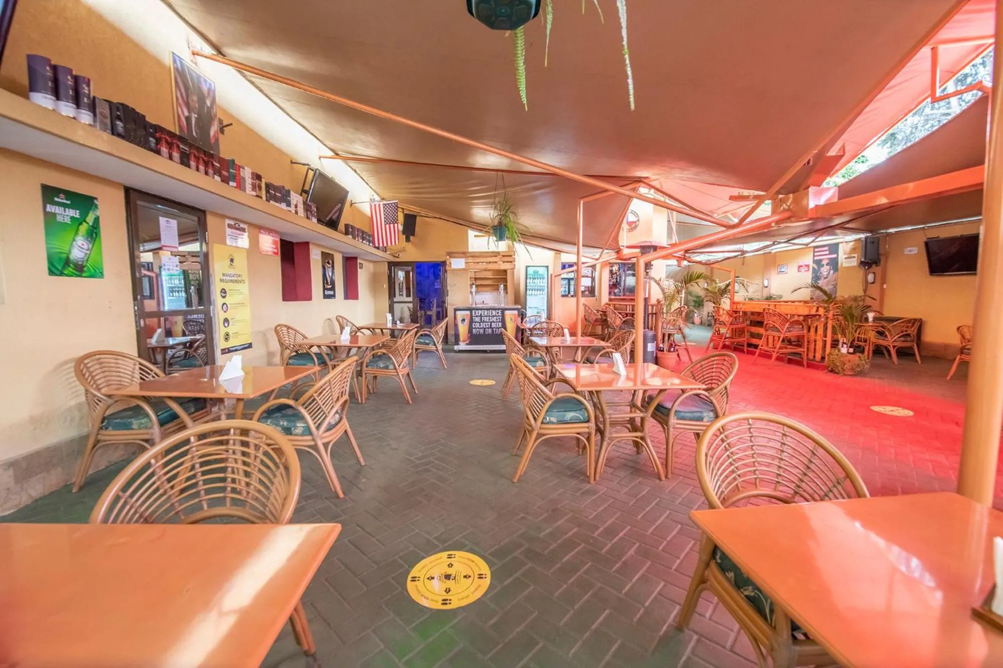 Restaurant/places to eat in Joy Palace Hotel