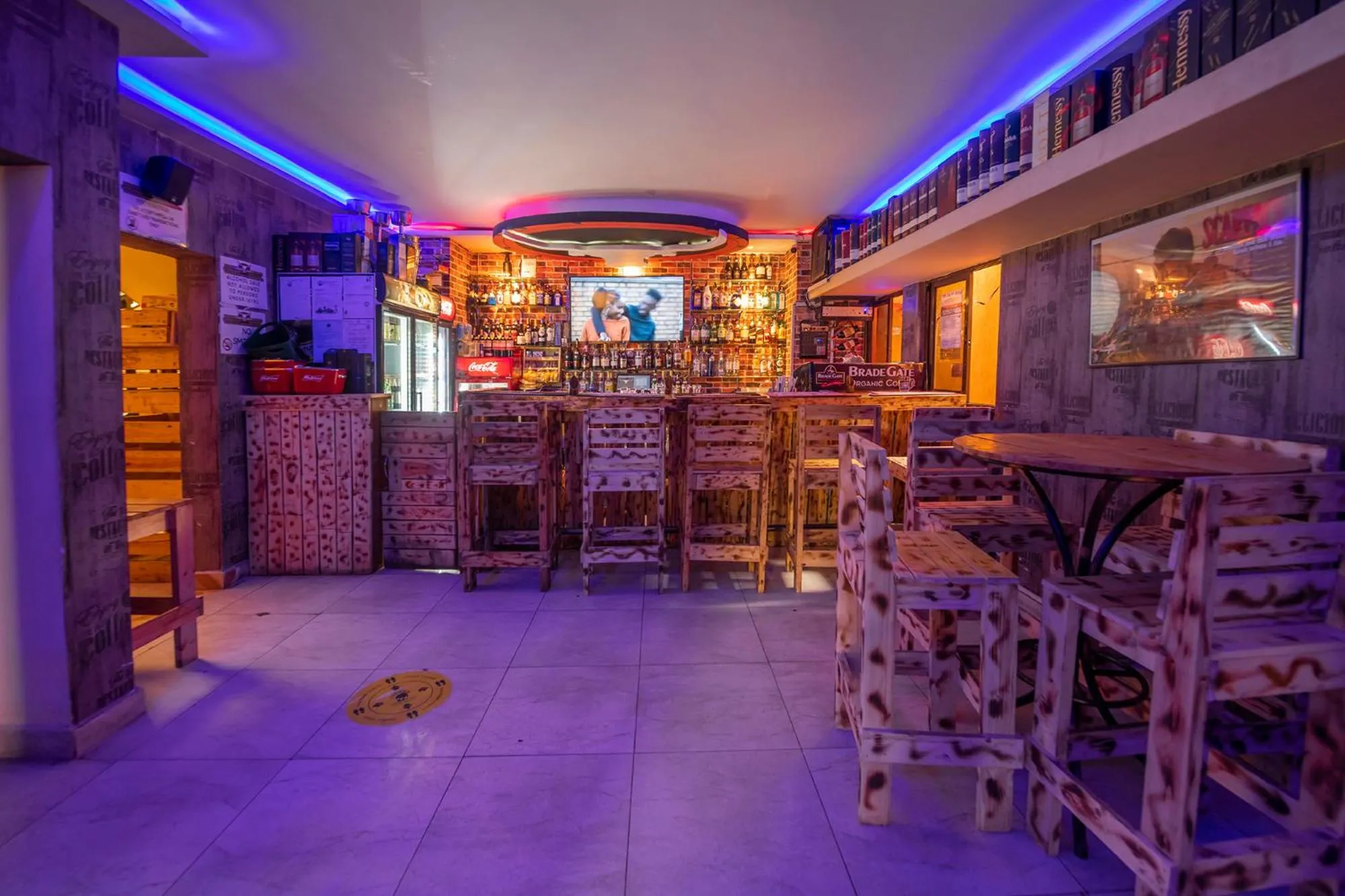 Restaurant/places to eat in Joy Palace Hotel