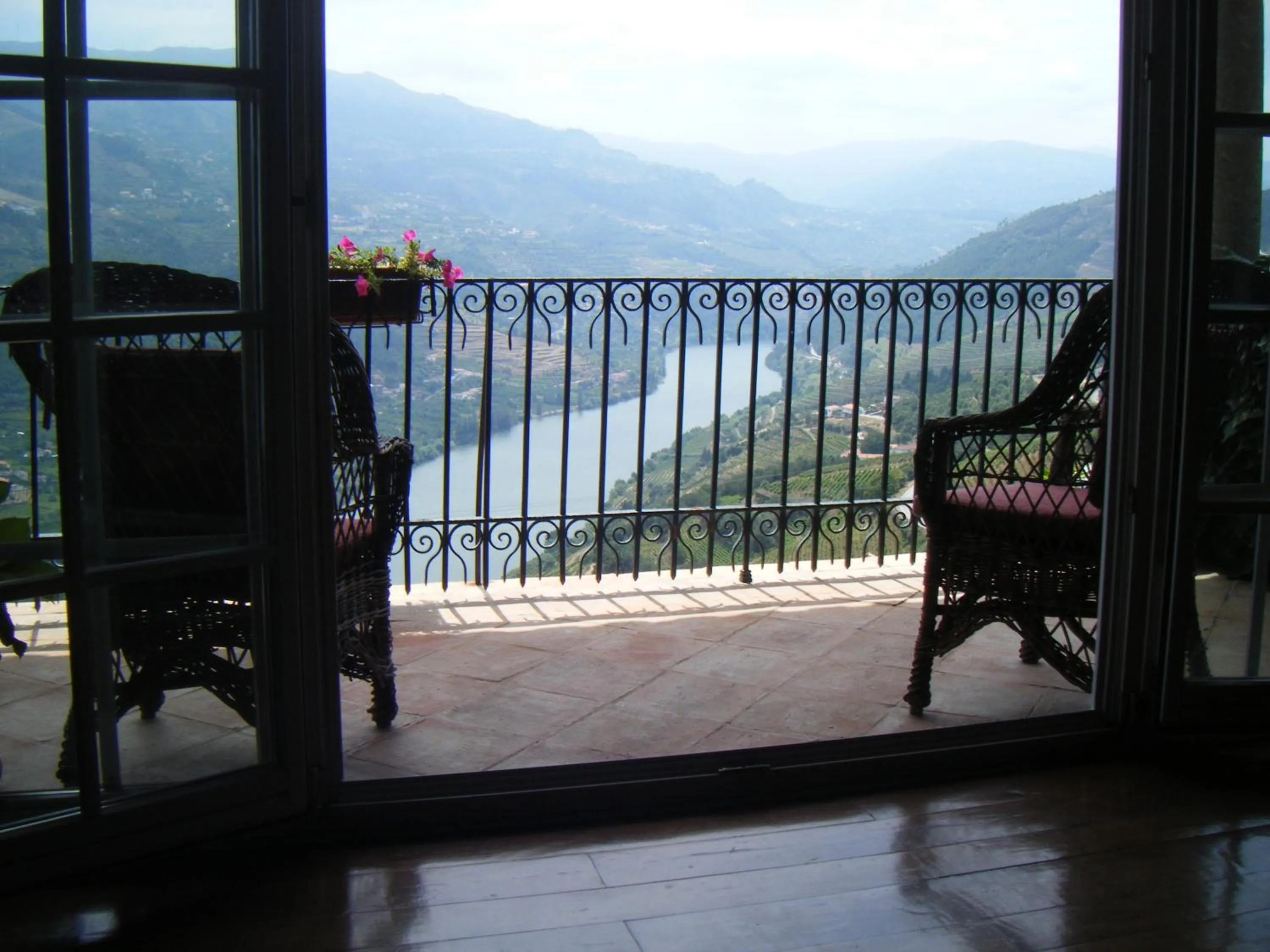 Communal lounge/ TV room in Casa De Canilhas