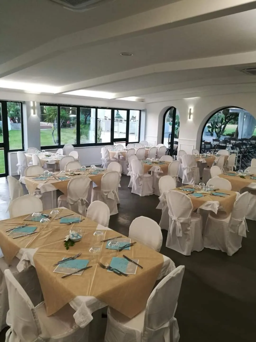 Restaurant/places to eat in Resort Sciabache