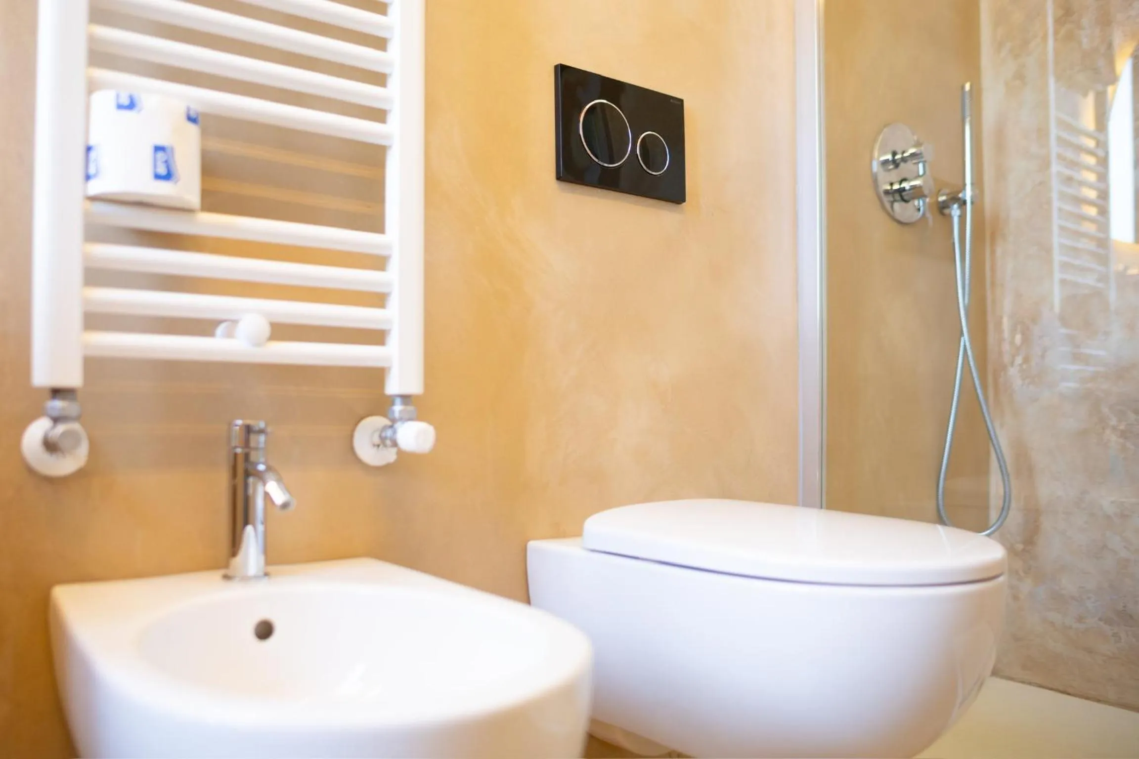 Shower in Bed & Breakfast Giardini Di Marzo